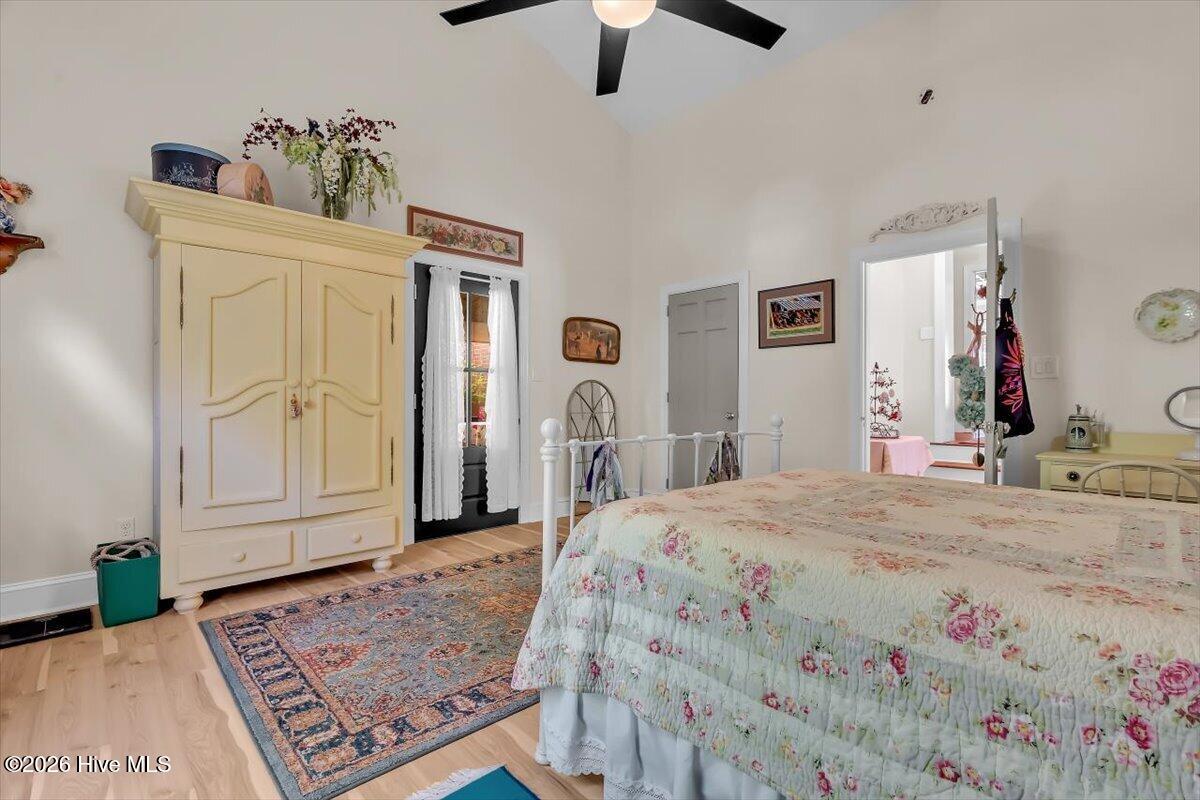 2235 Warrenton Way