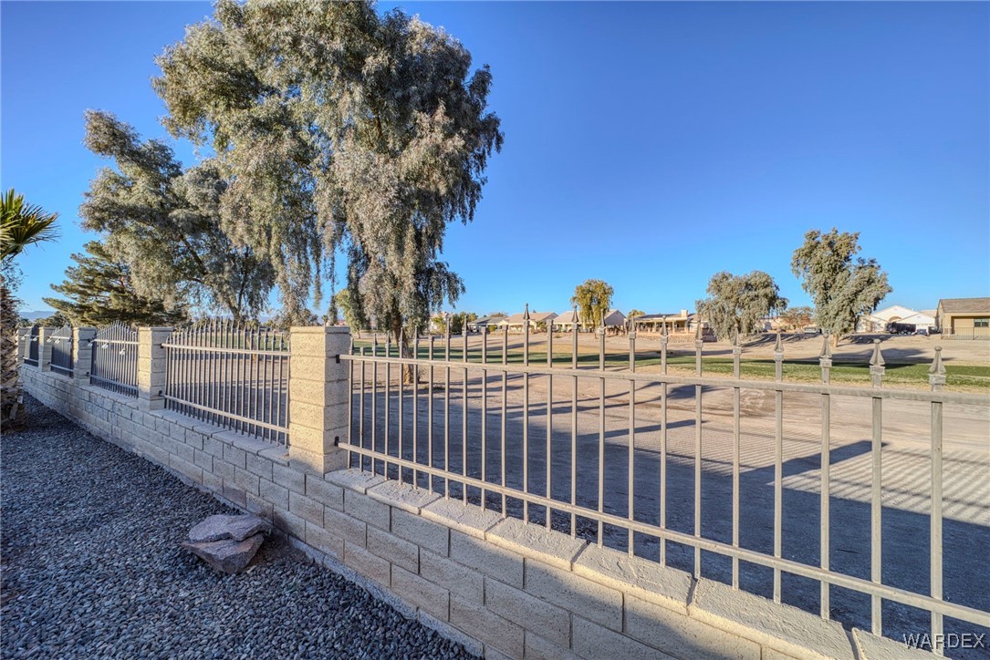 5864 S Desert Lakes Drive