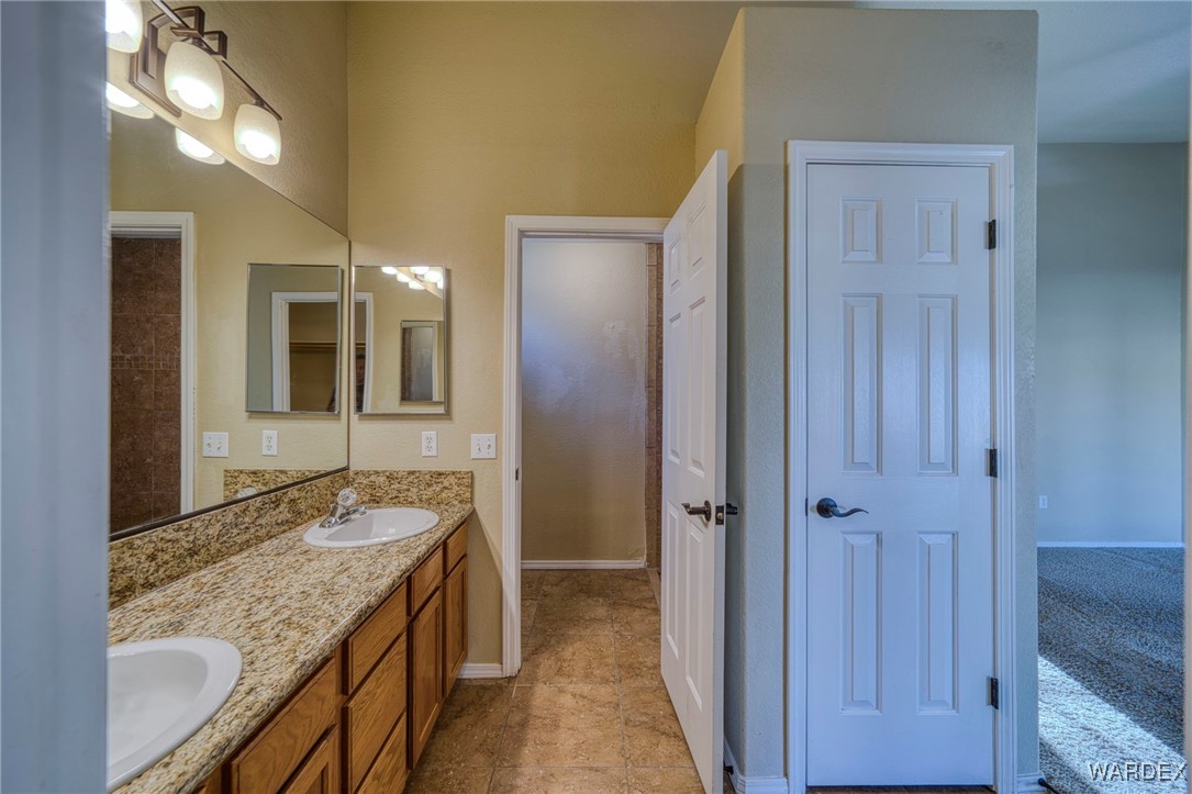 5864 S Desert Lakes Drive