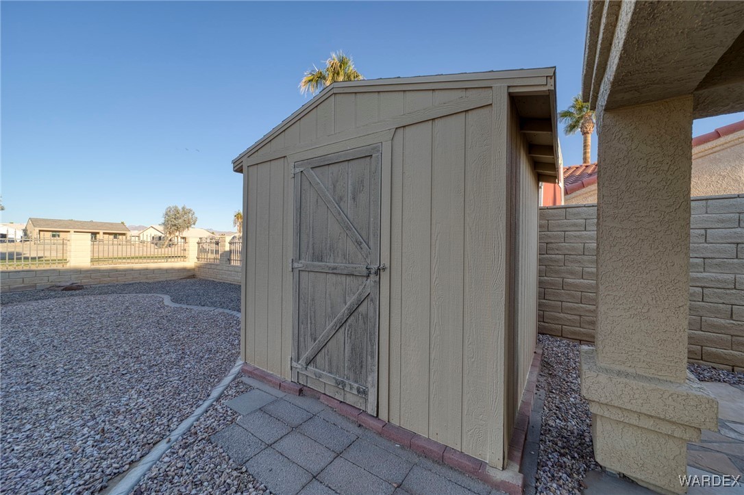 5864 S Desert Lakes Drive