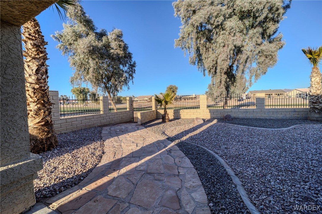 5864 S Desert Lakes Drive