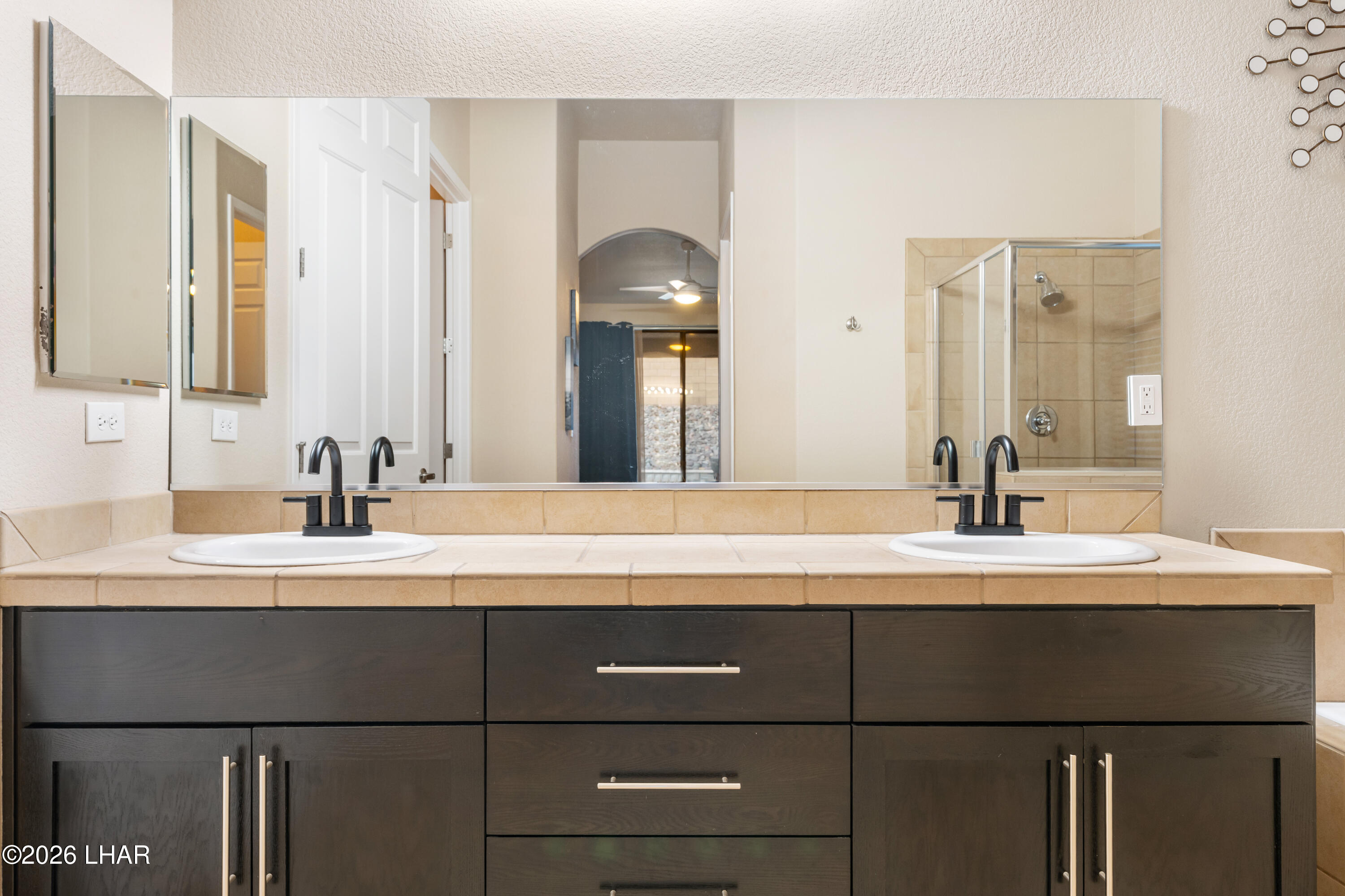 3356 Roadrunner Dr