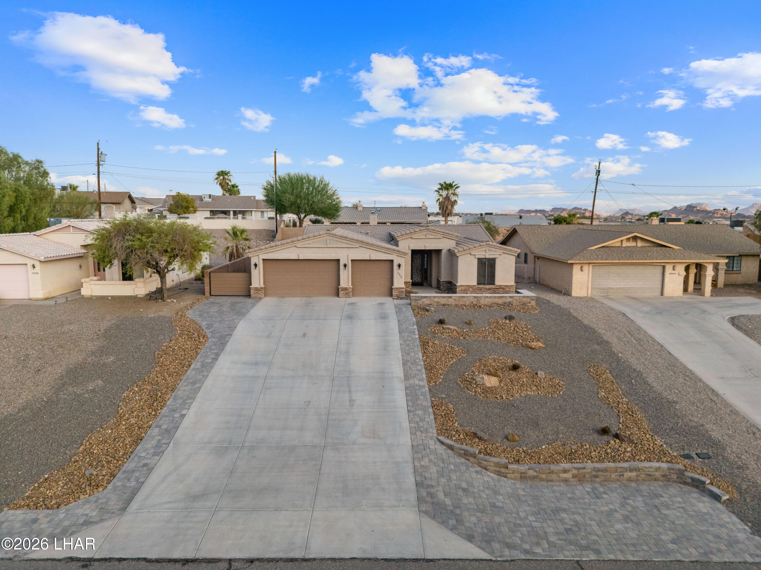 3356 Roadrunner Dr