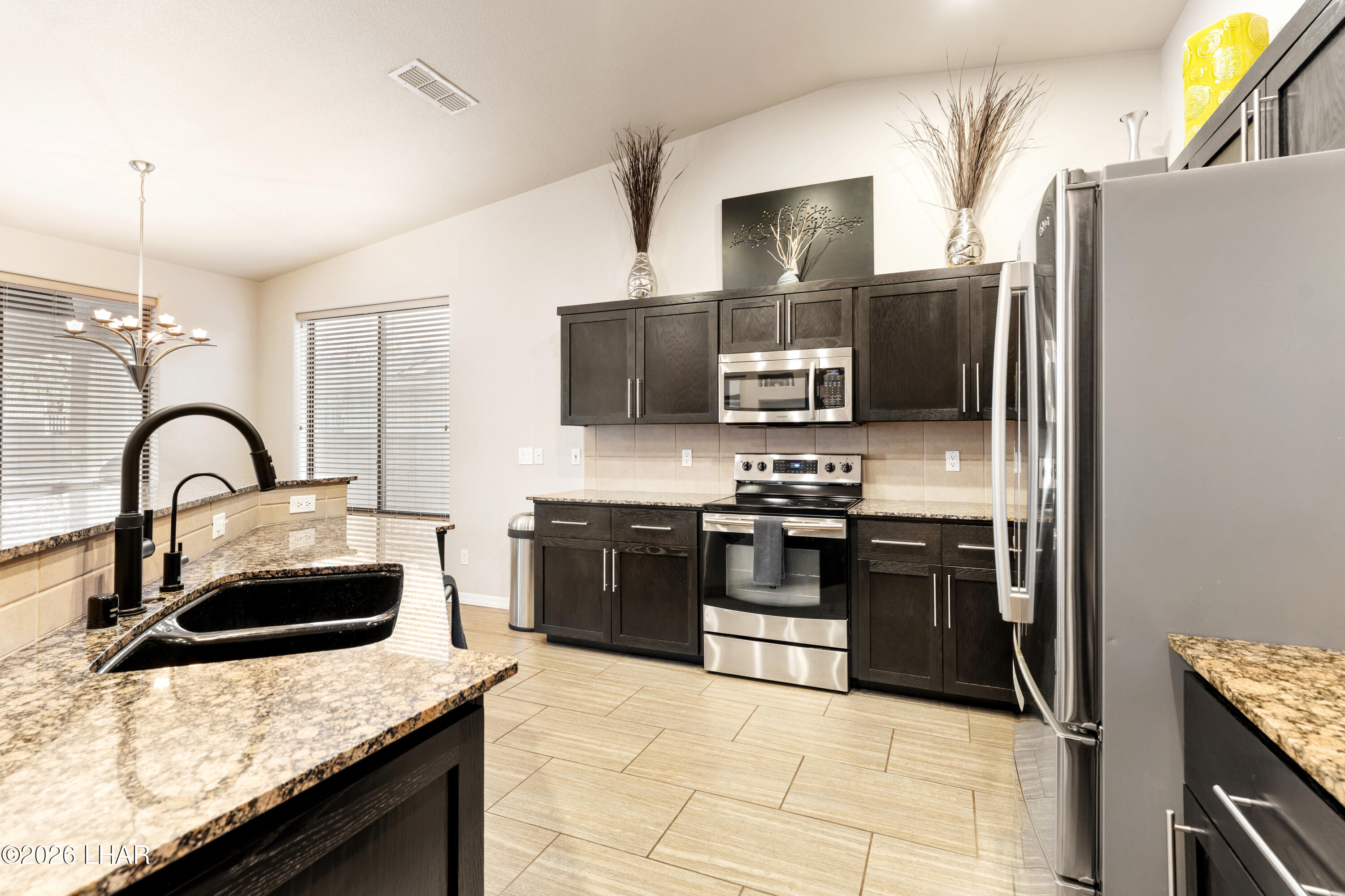 3356 Roadrunner Dr