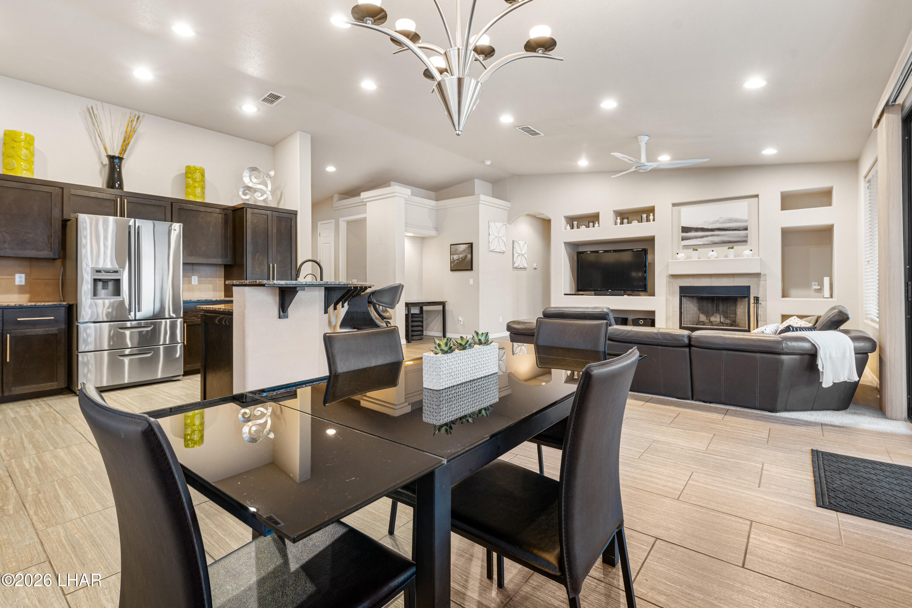 3356 Roadrunner Dr
