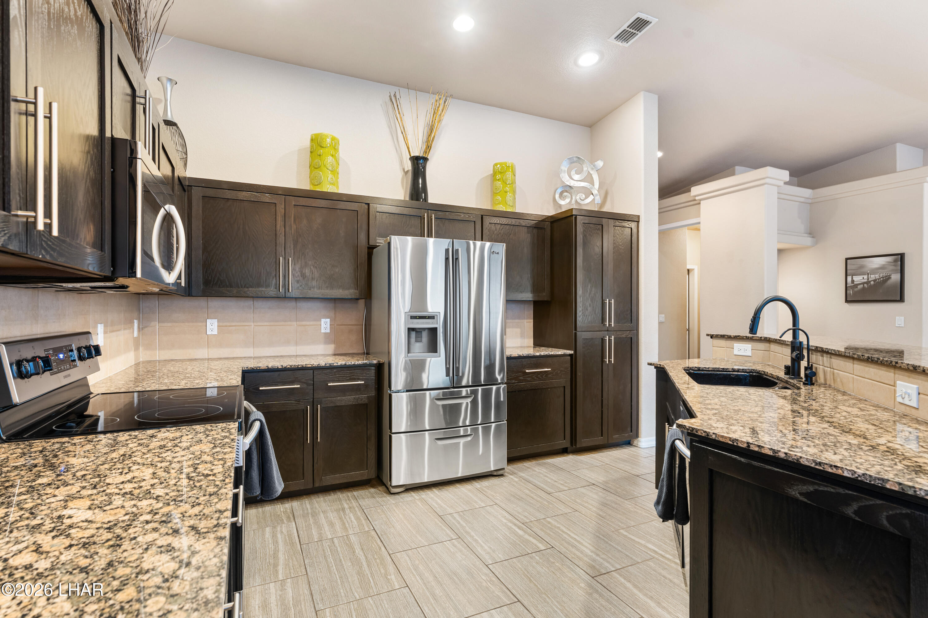 3356 Roadrunner Dr