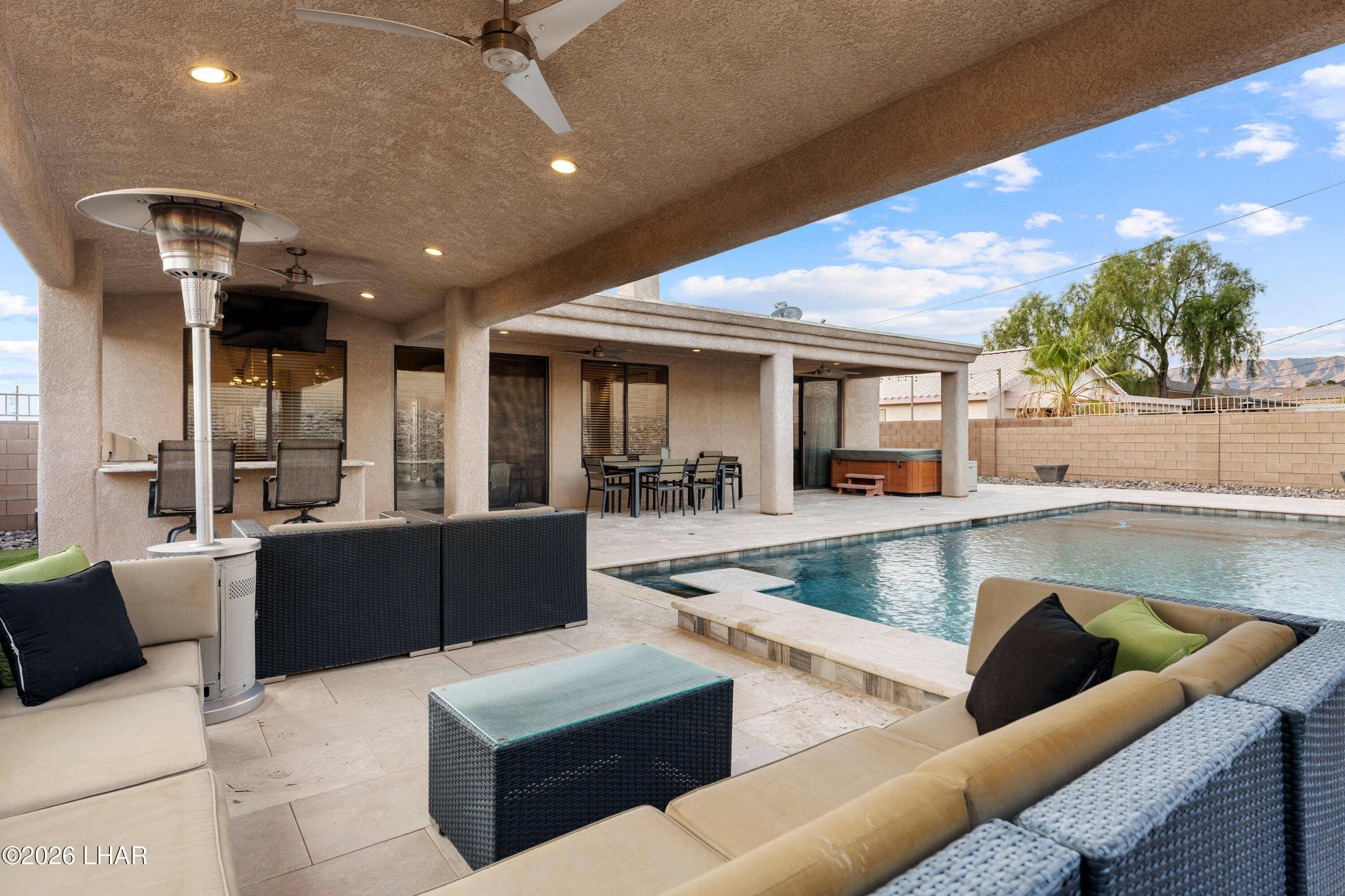 3356 Roadrunner Dr