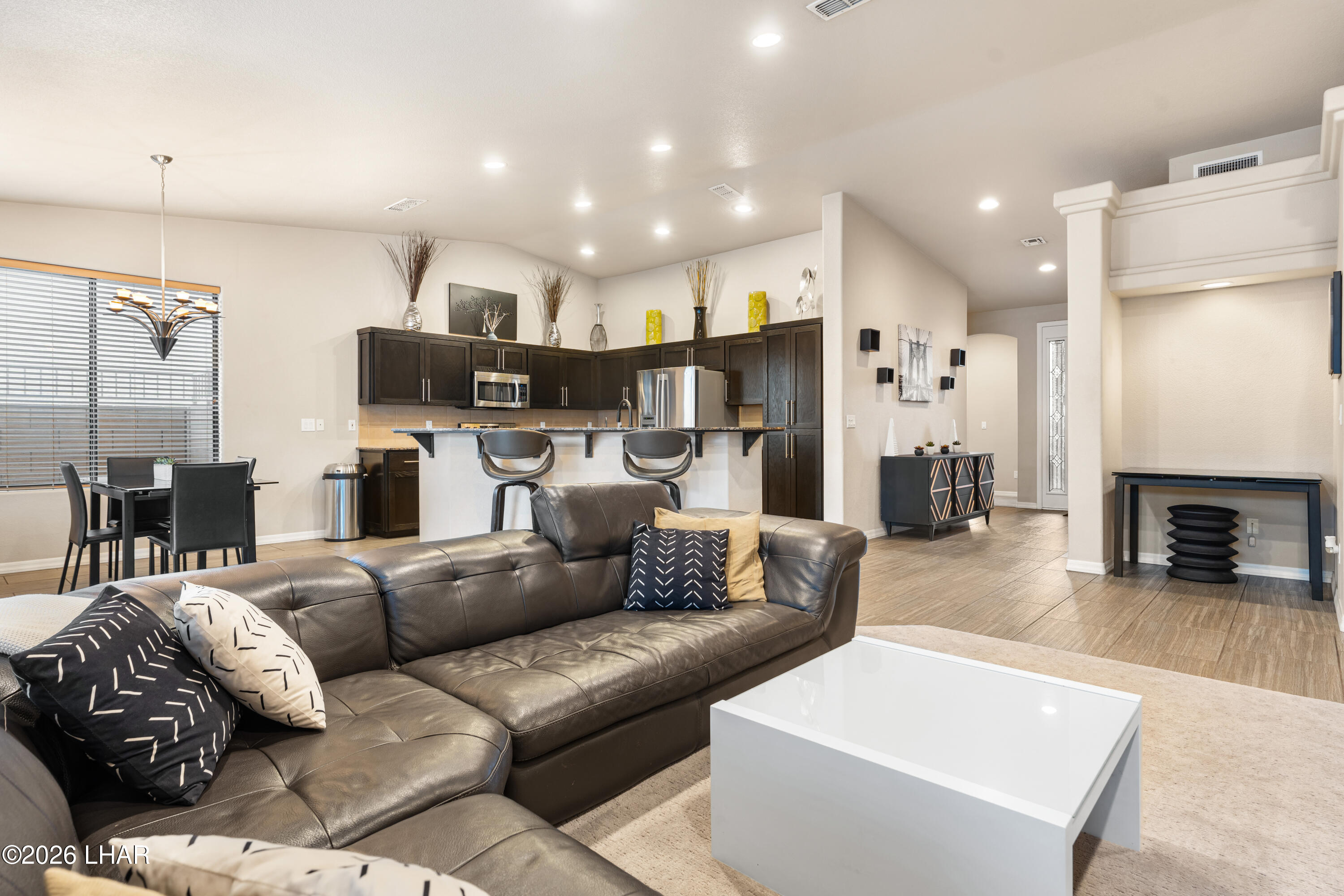 3356 Roadrunner Dr