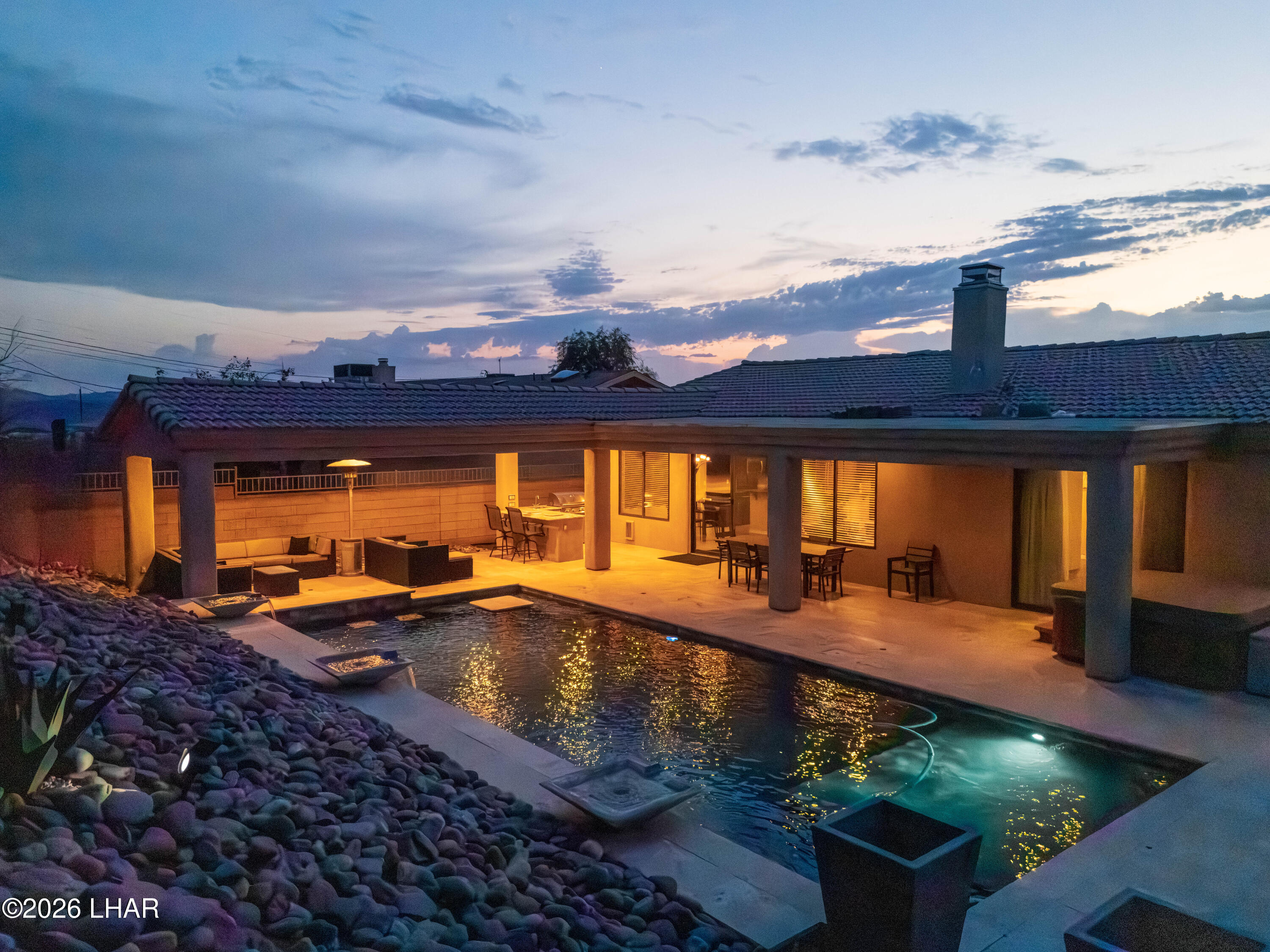 3356 Roadrunner Dr