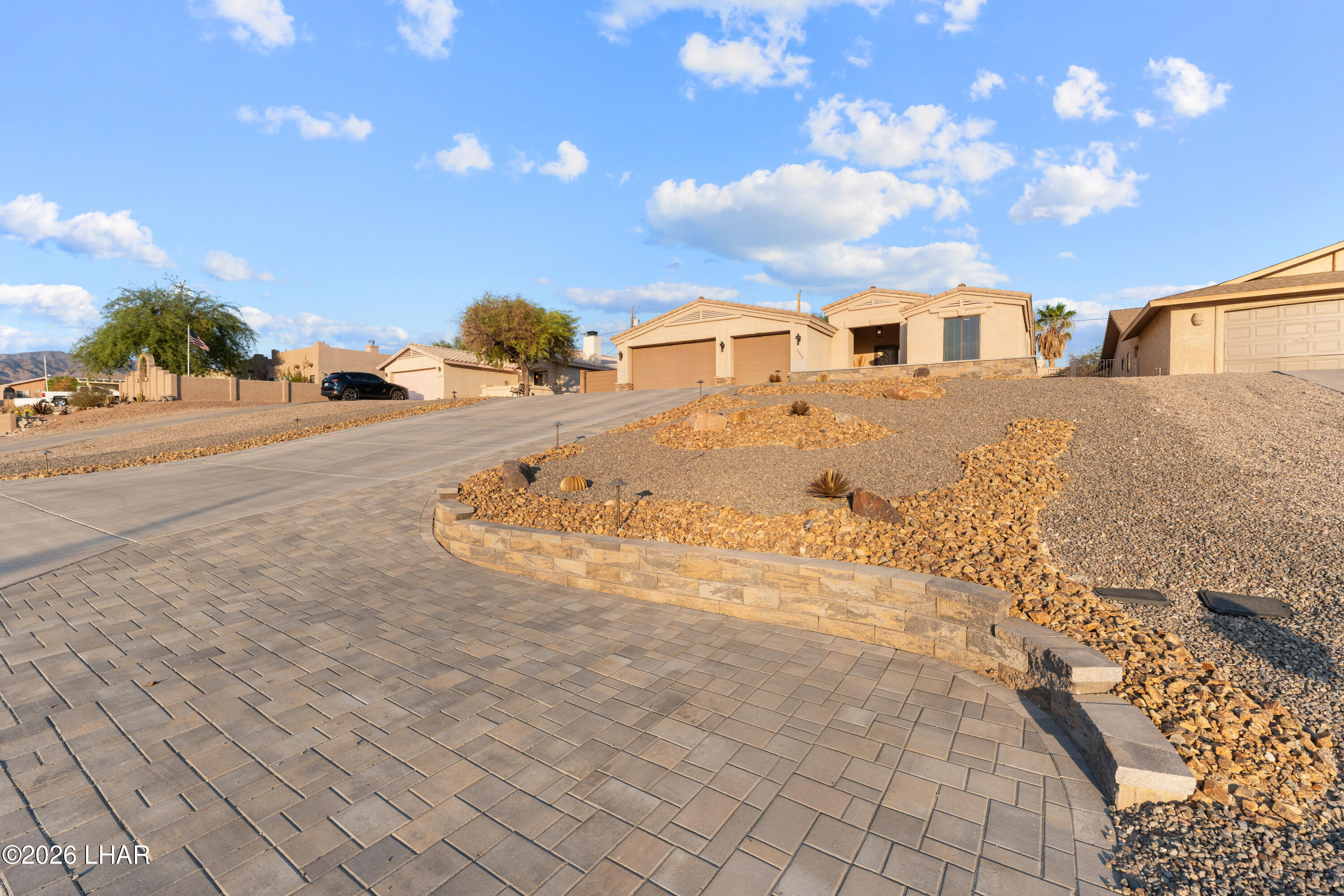 3356 Roadrunner Dr