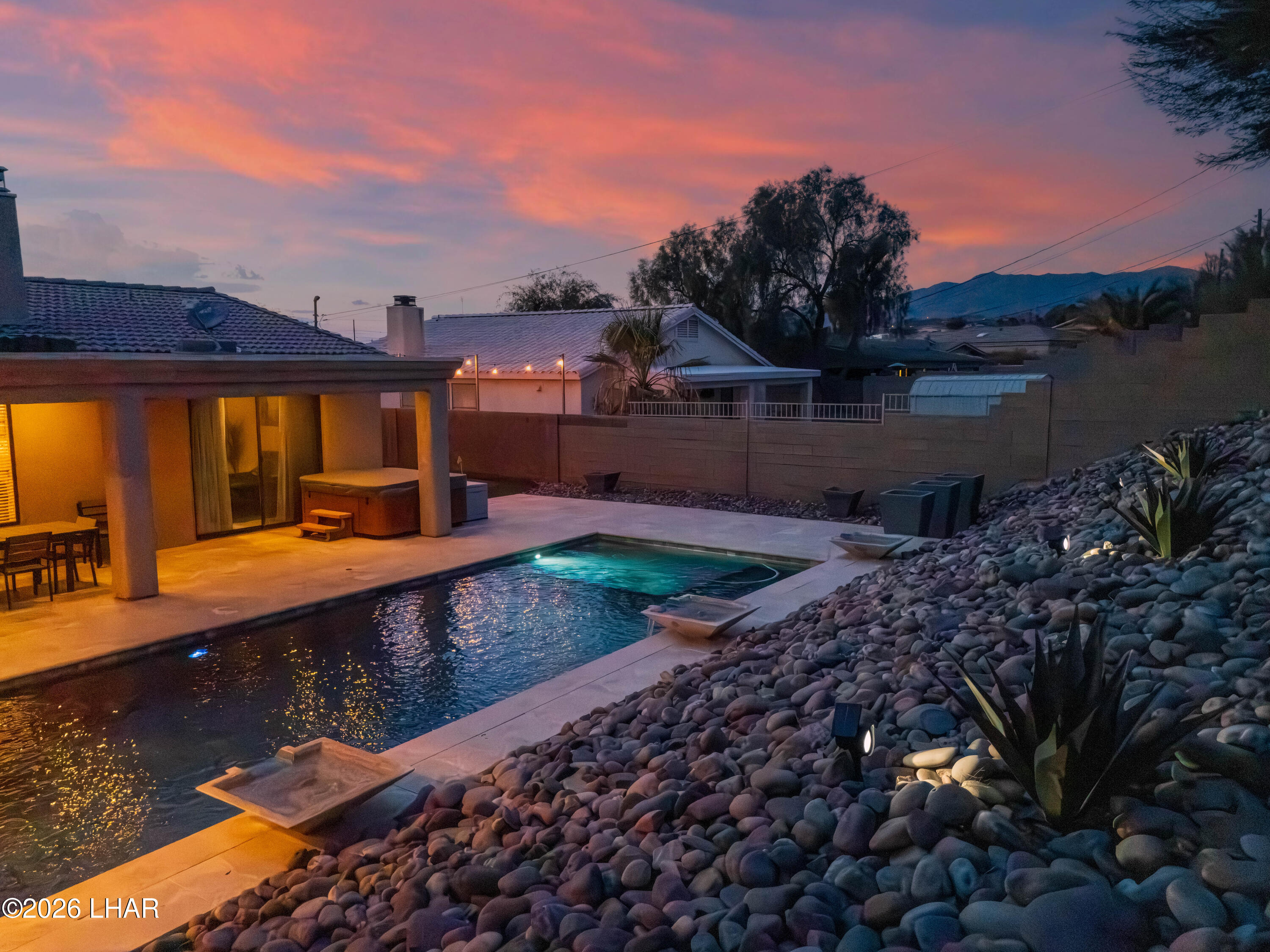 3356 Roadrunner Dr