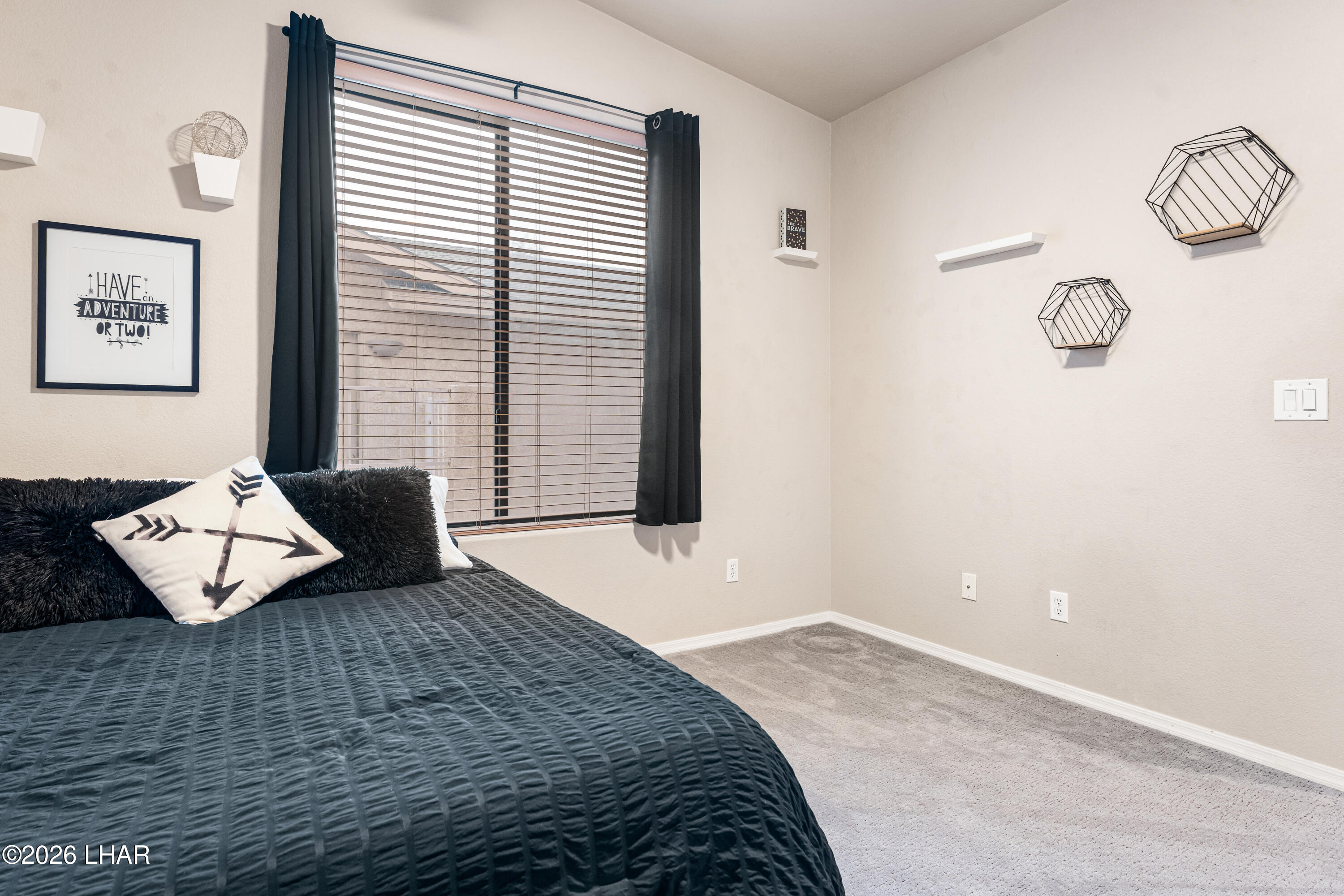 3356 Roadrunner Dr