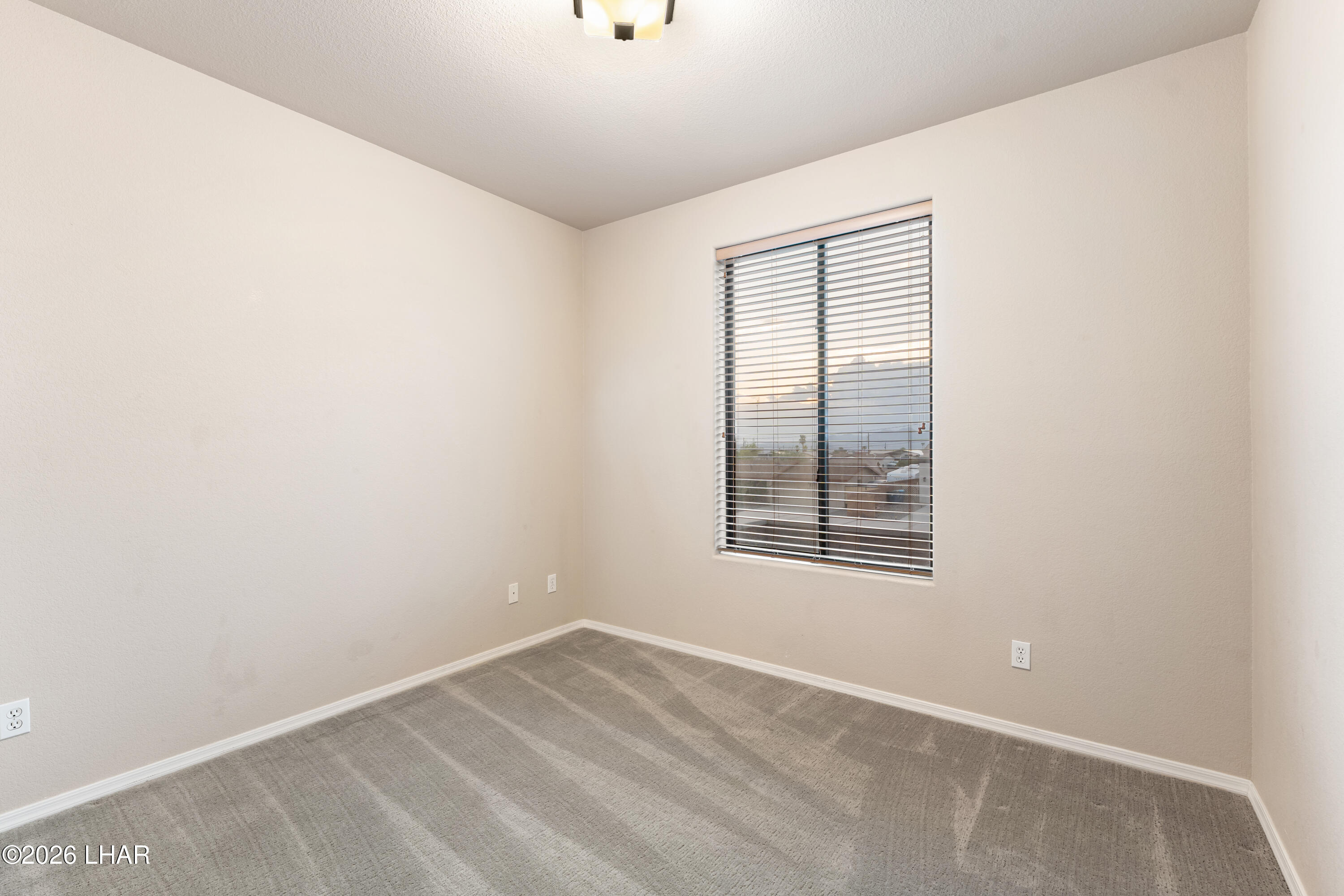 3356 Roadrunner Dr