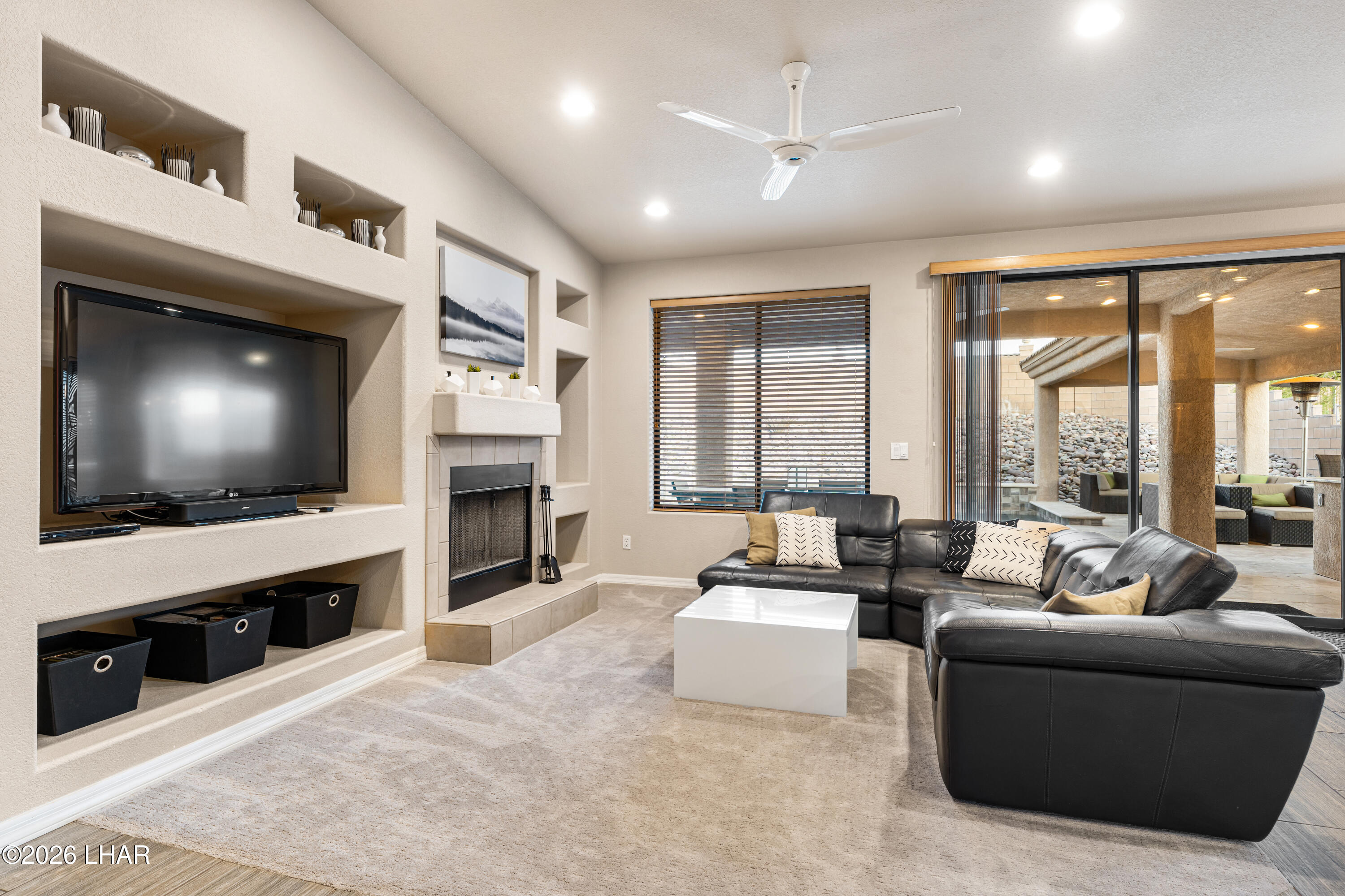 3356 Roadrunner Dr