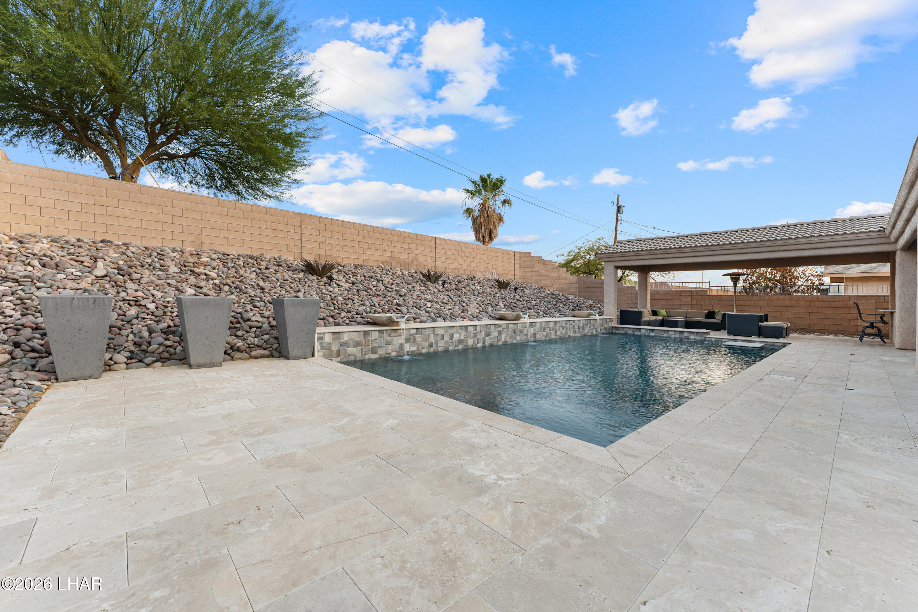 3356 Roadrunner Dr