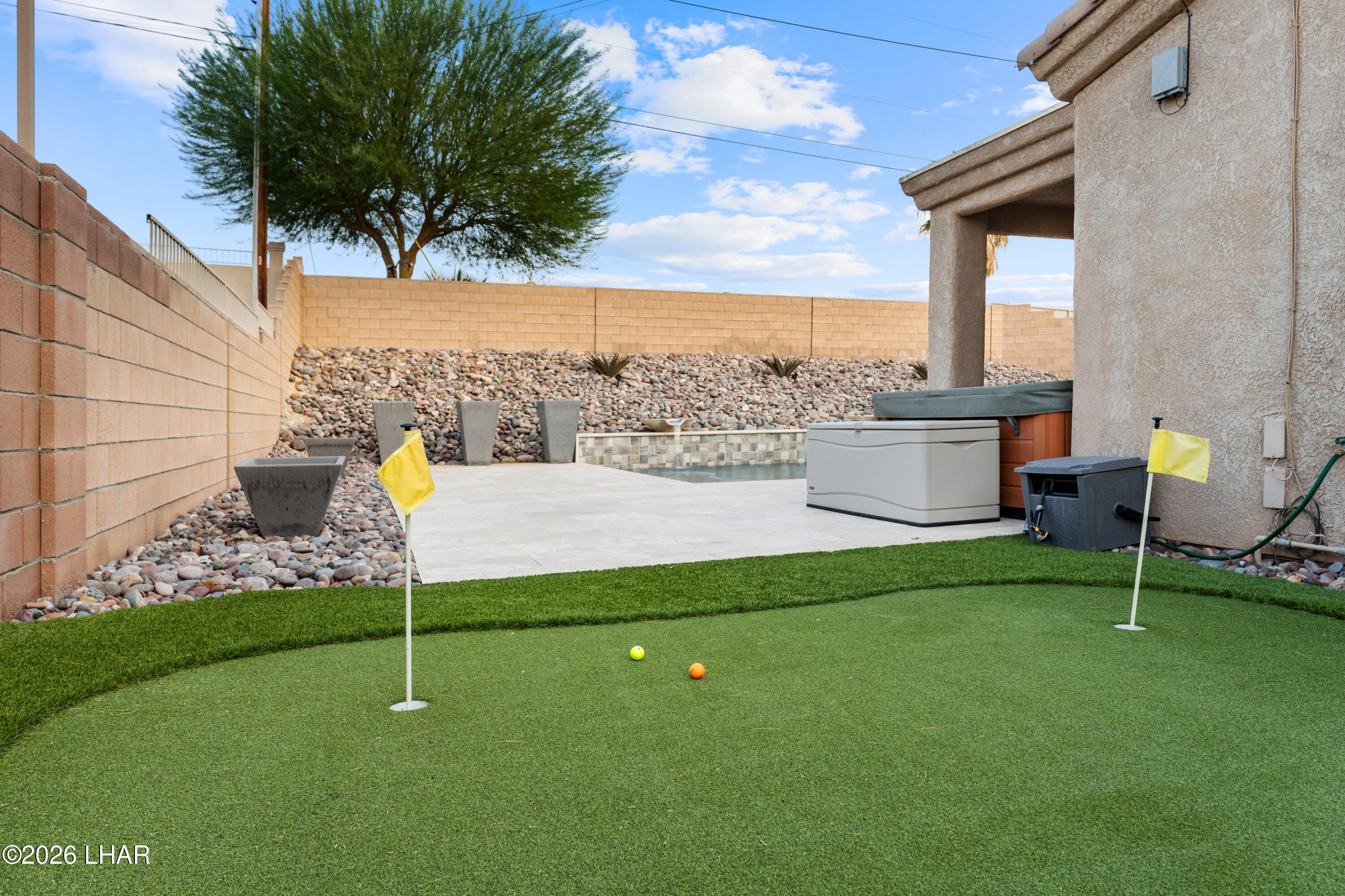 3356 Roadrunner Dr
