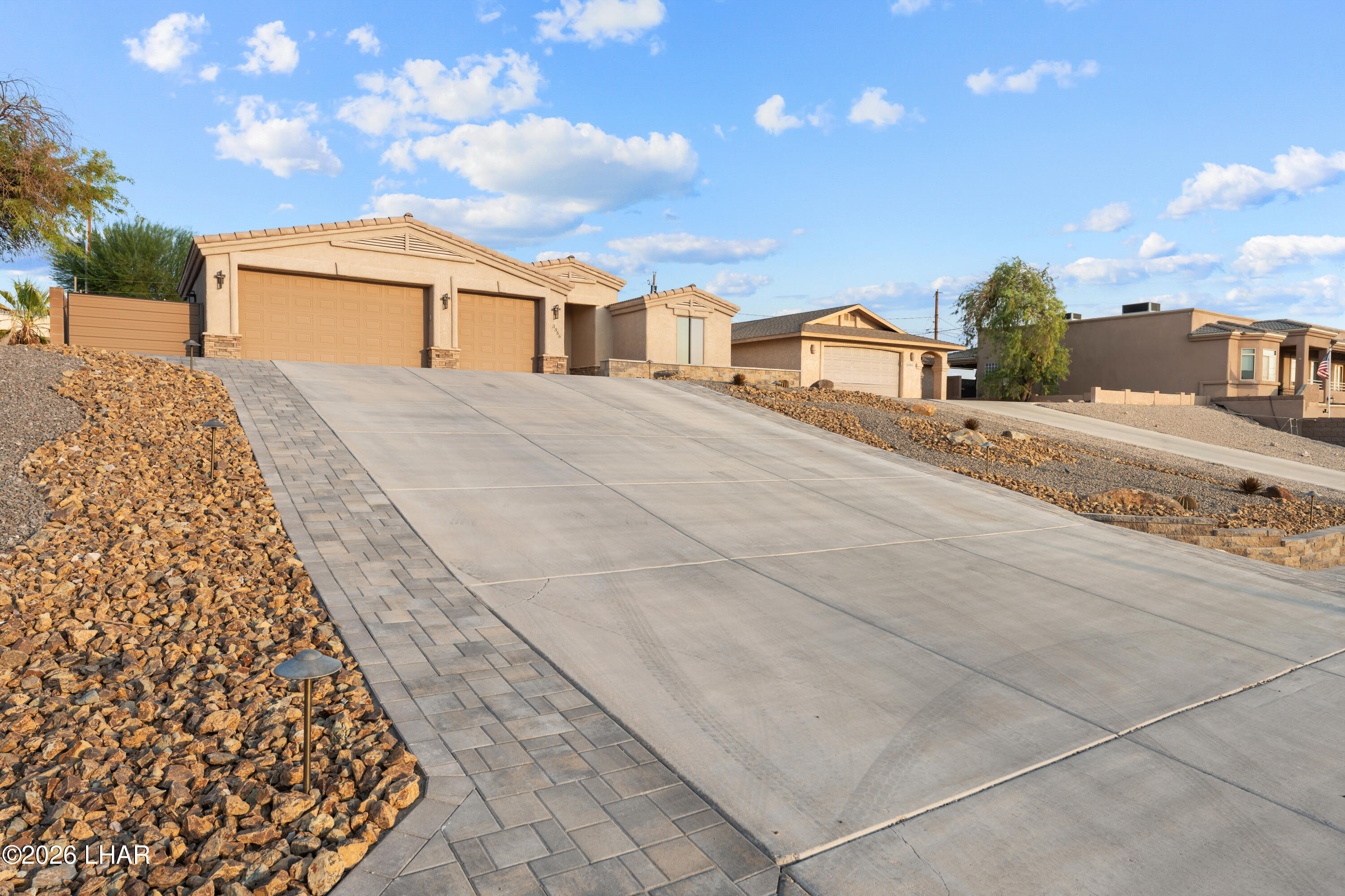 3356 Roadrunner Dr