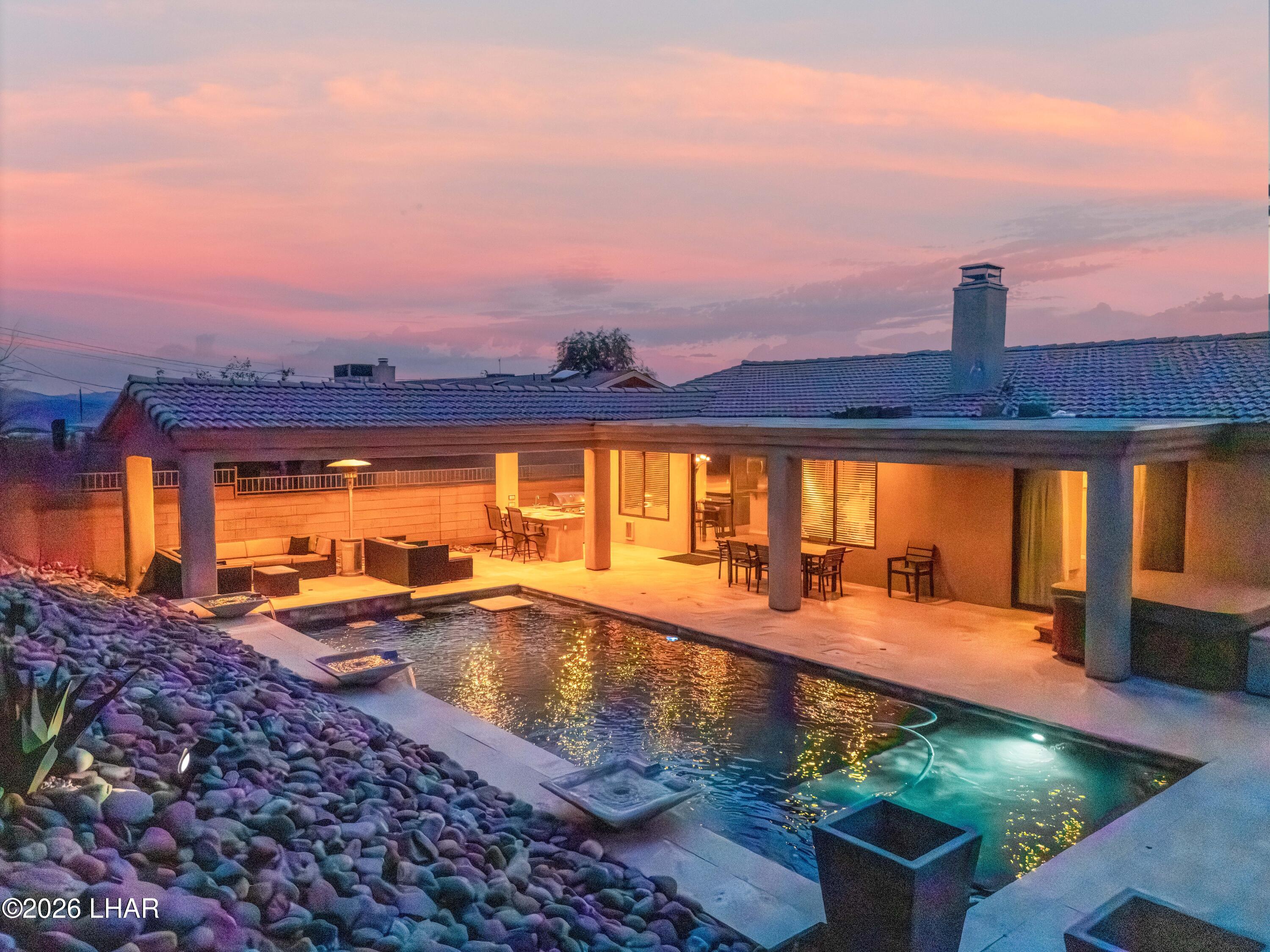 3356 Roadrunner Dr