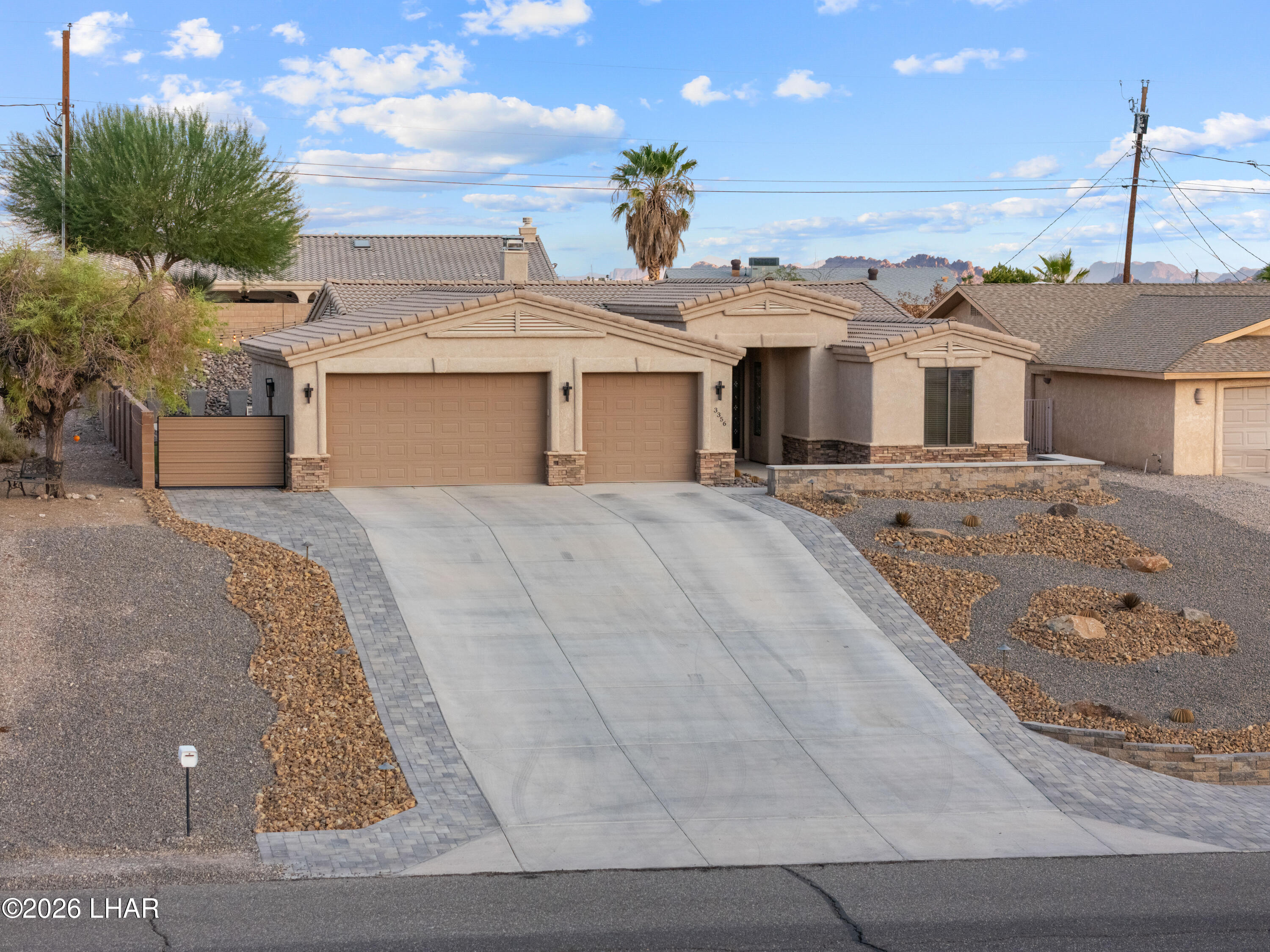 3356 Roadrunner Dr