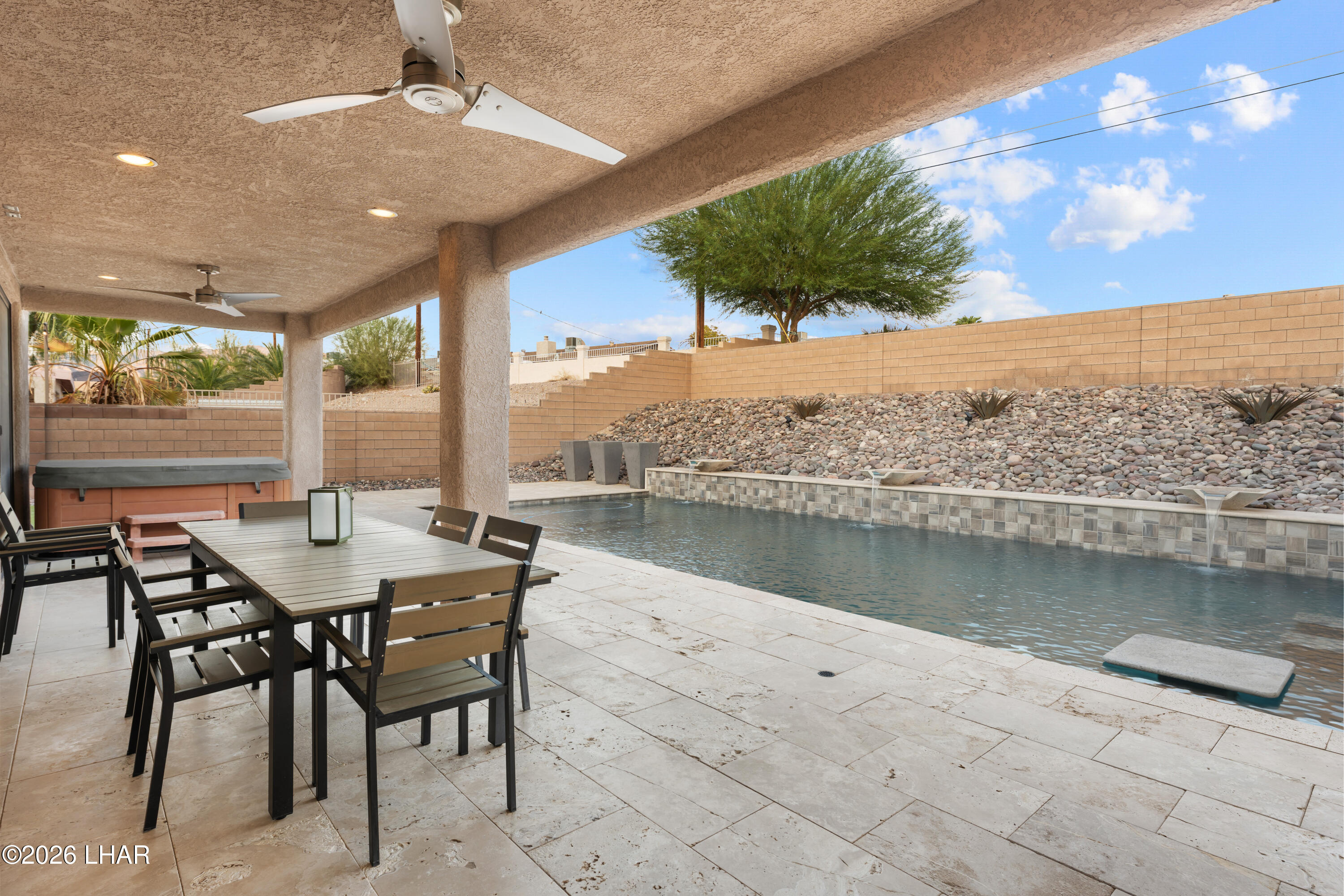 3356 Roadrunner Dr