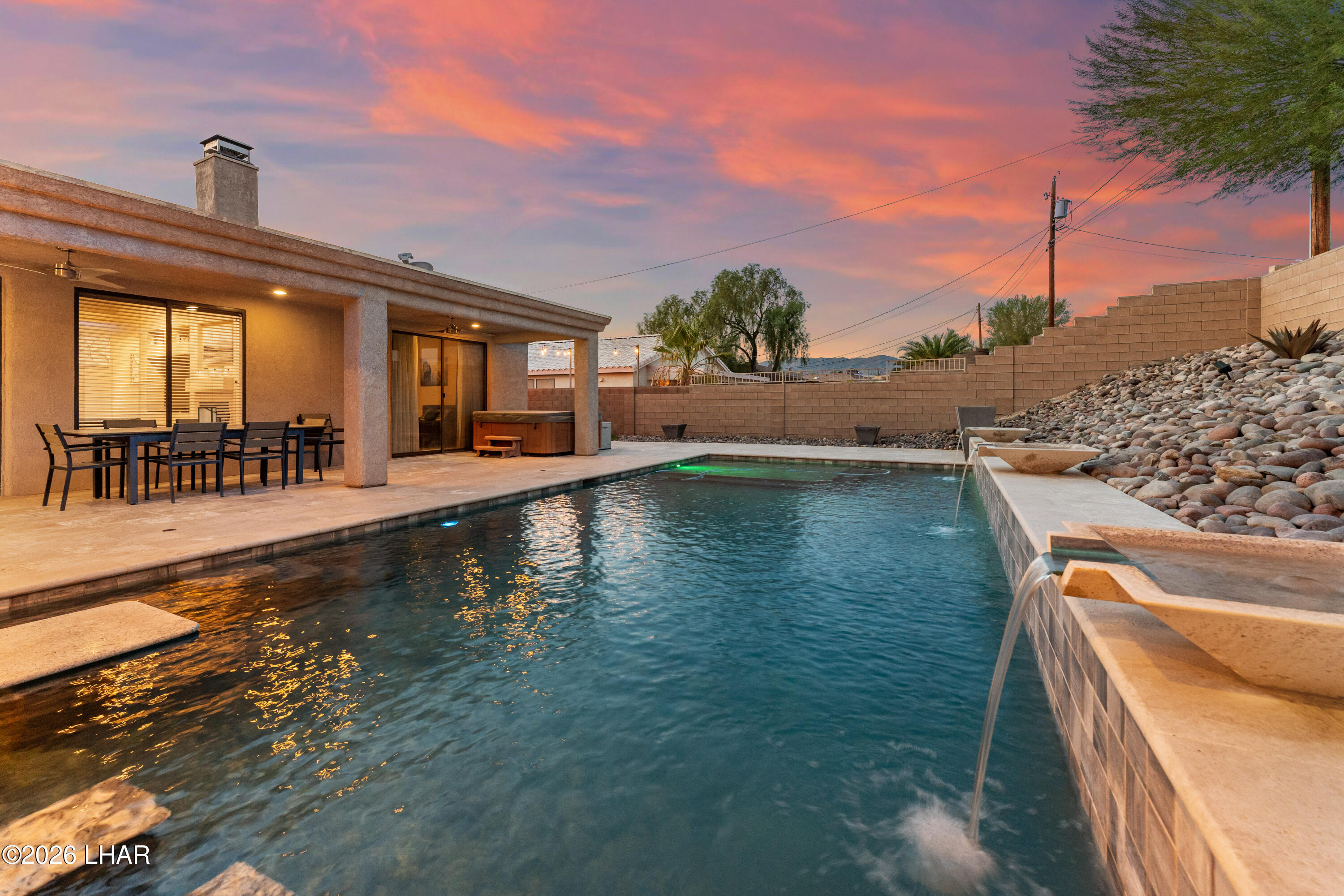 3356 Roadrunner Dr