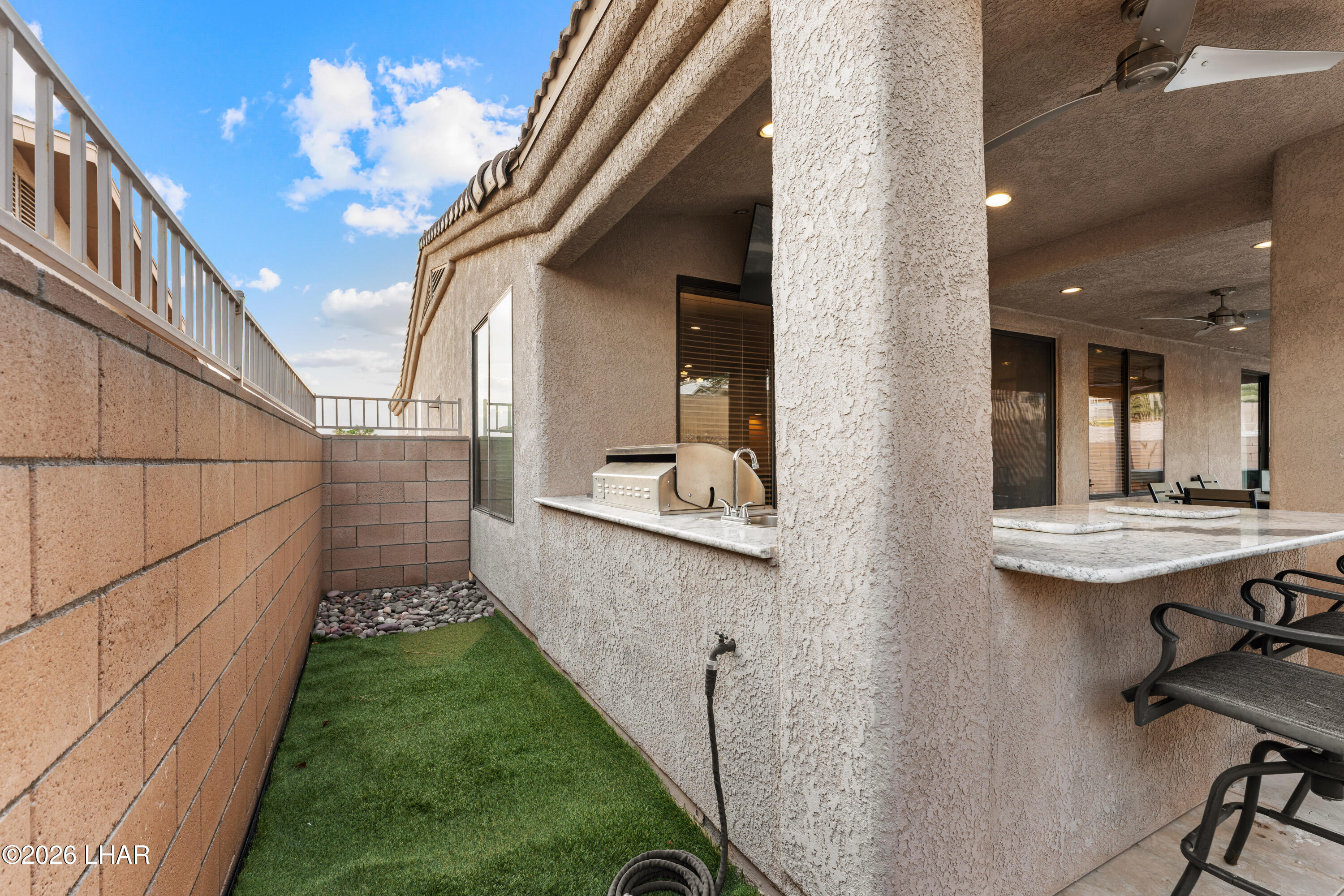 3356 Roadrunner Dr
