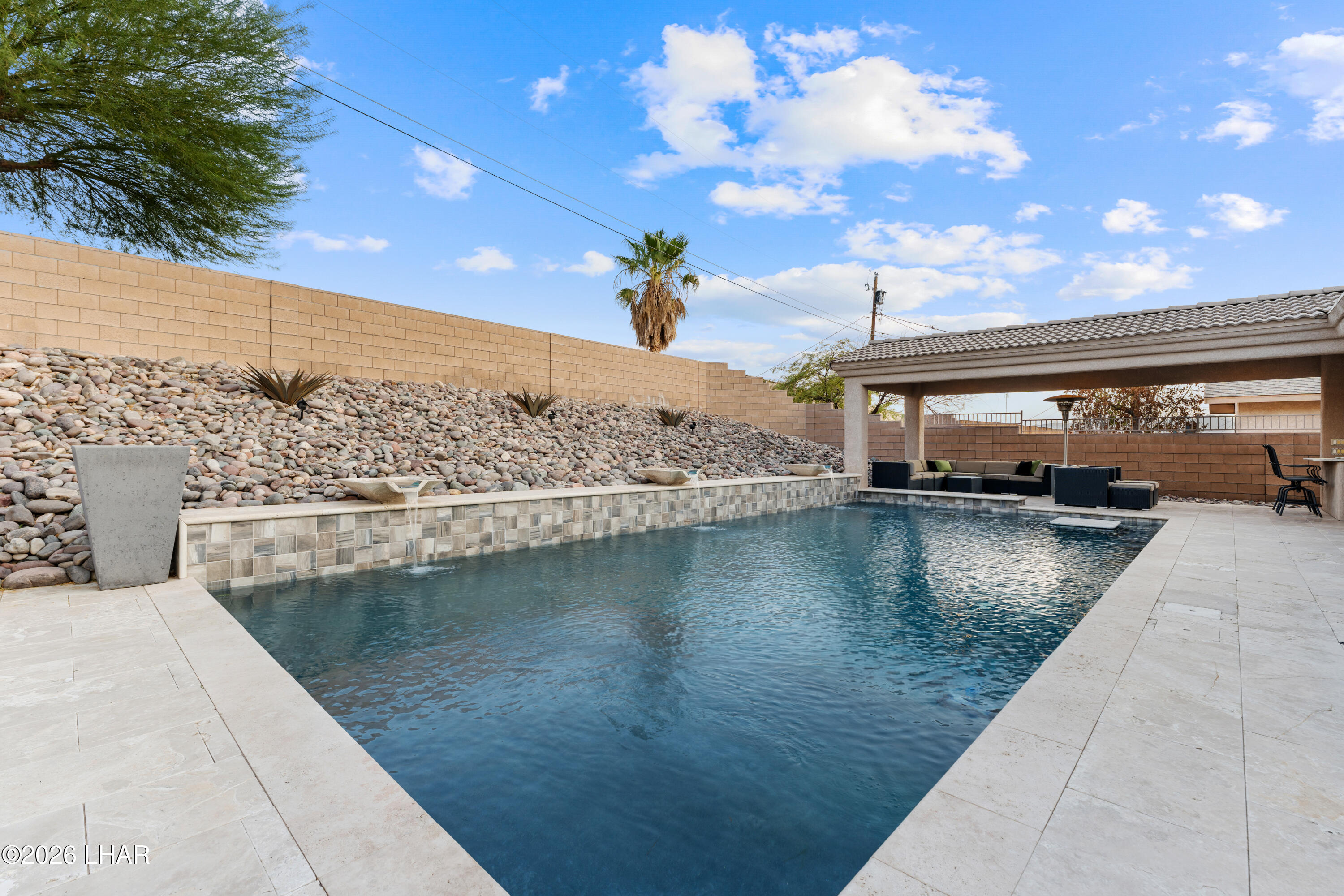 3356 Roadrunner Dr