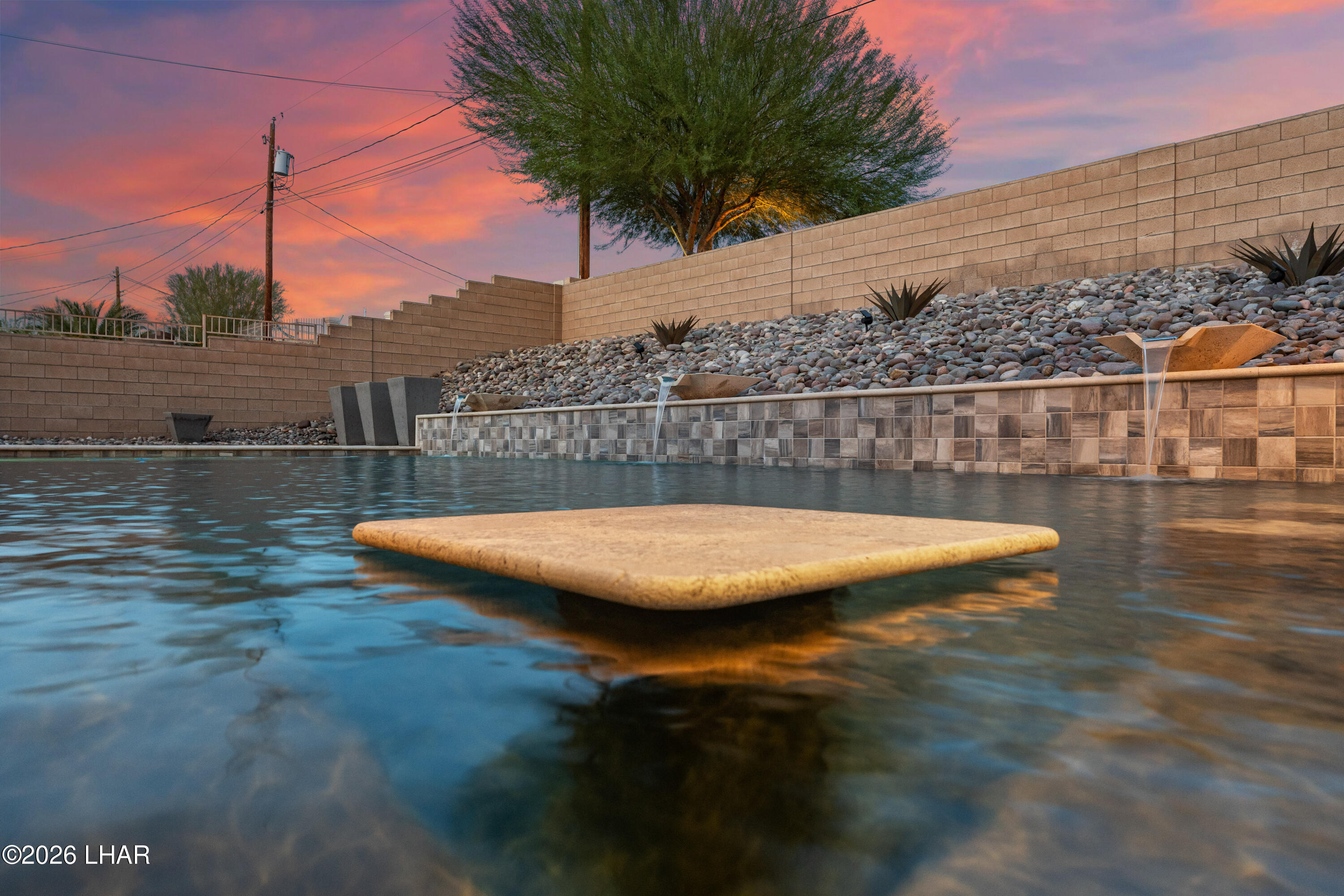 3356 Roadrunner Dr