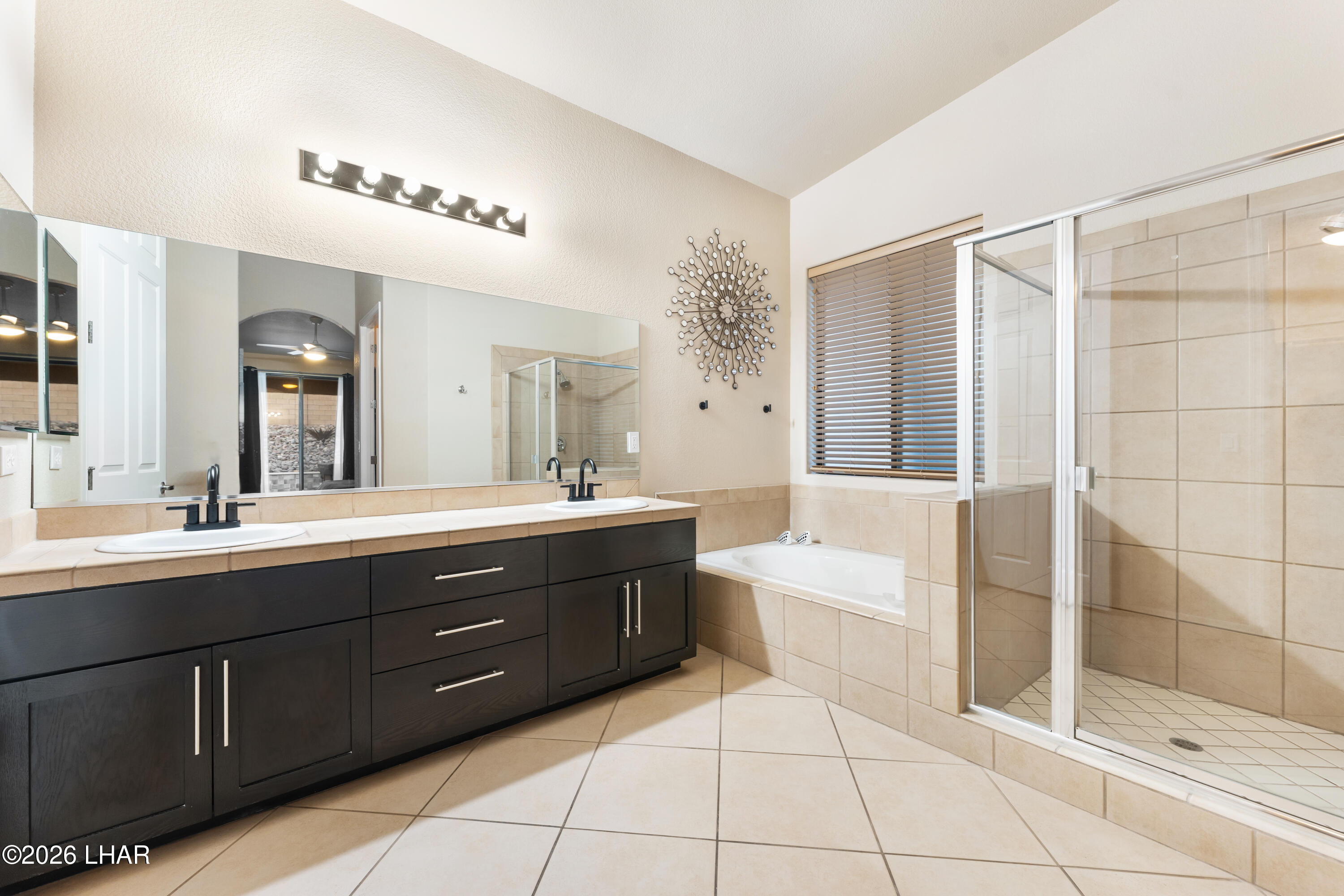 3356 Roadrunner Dr