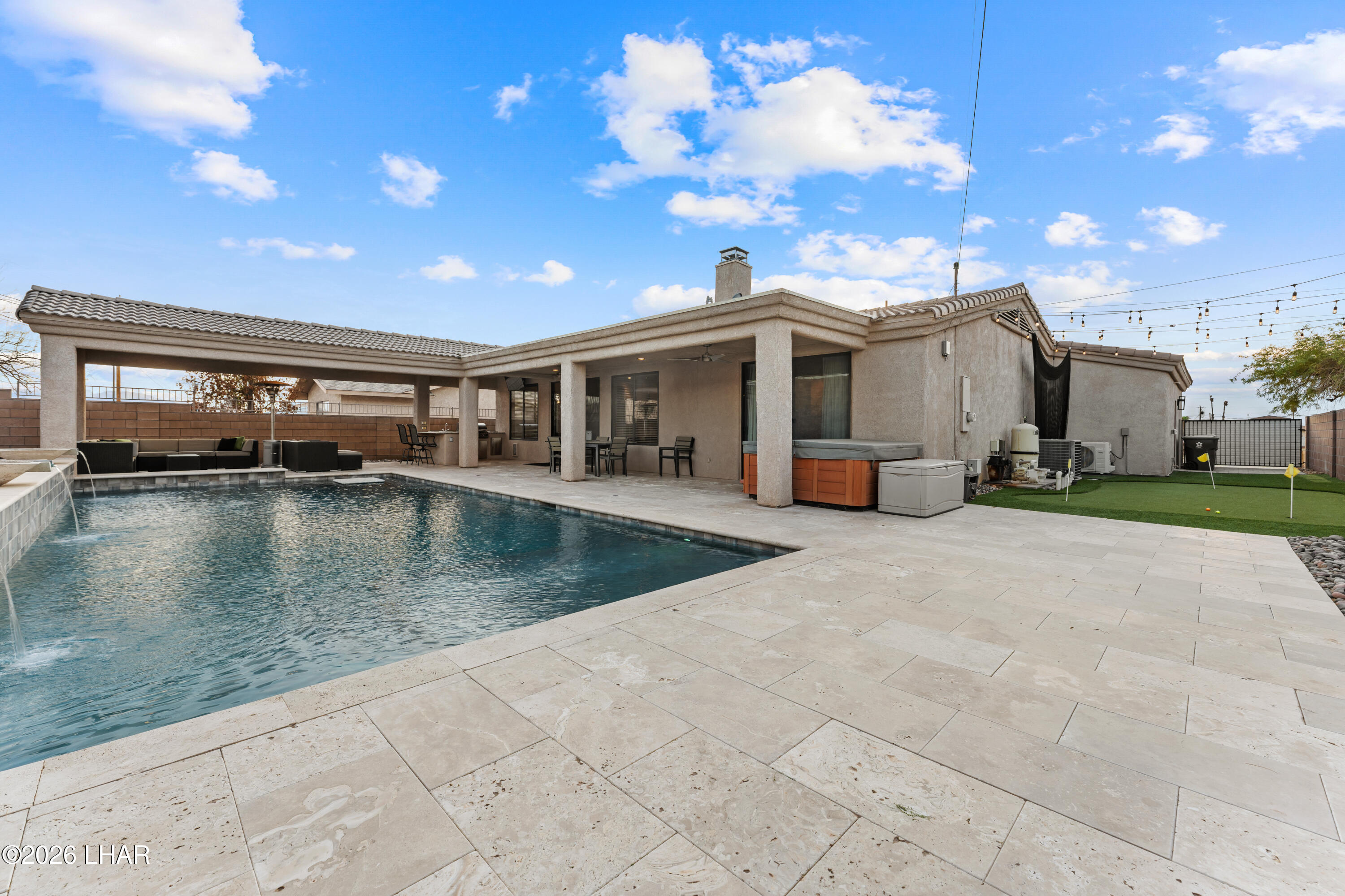 3356 Roadrunner Dr