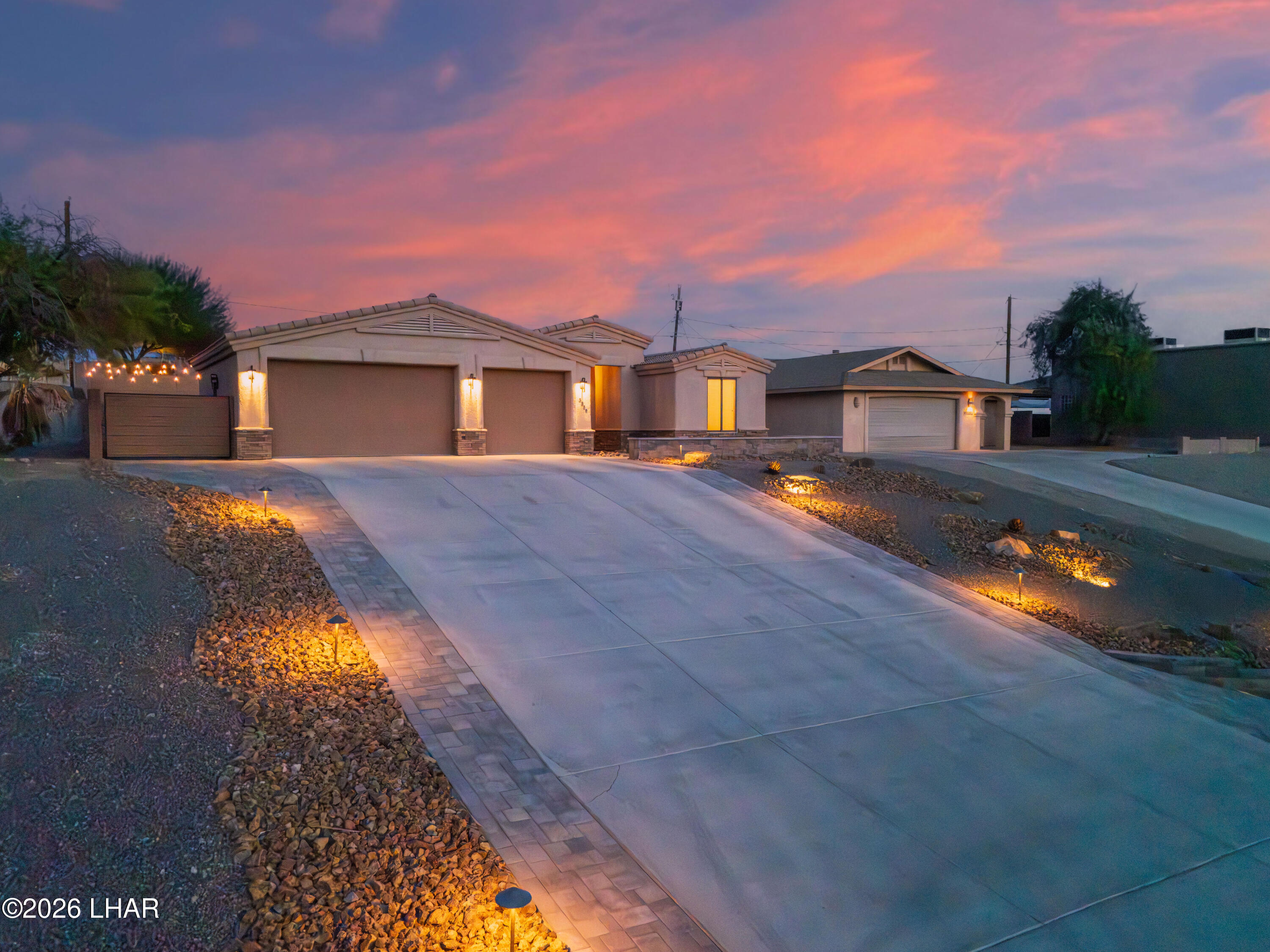 3356 Roadrunner Dr