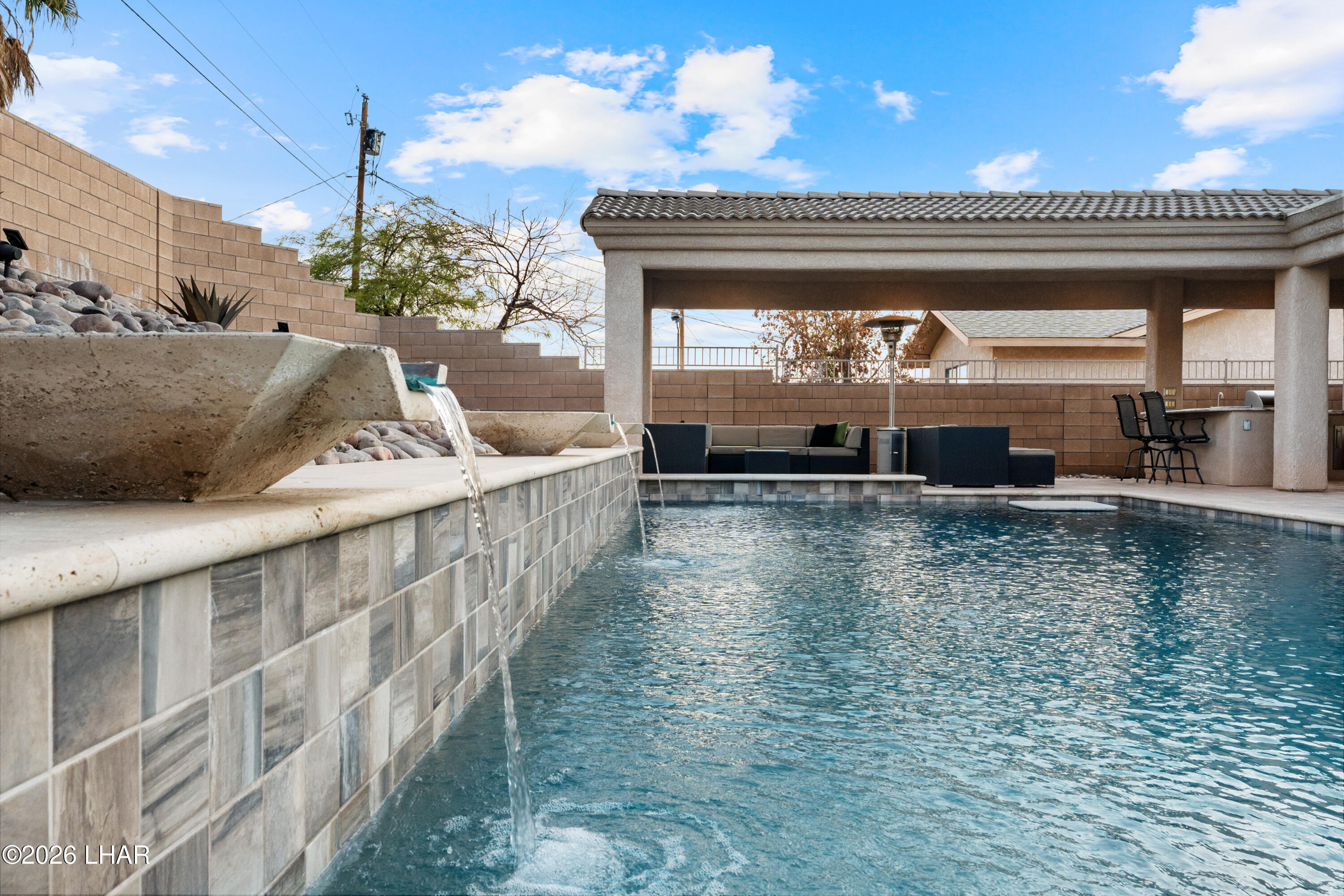 3356 Roadrunner Dr