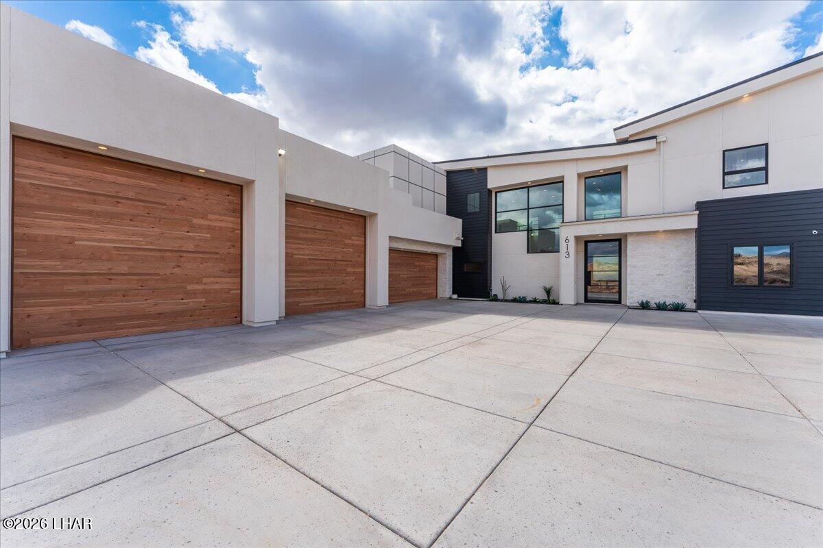 613 S Sunset Ridge Ave