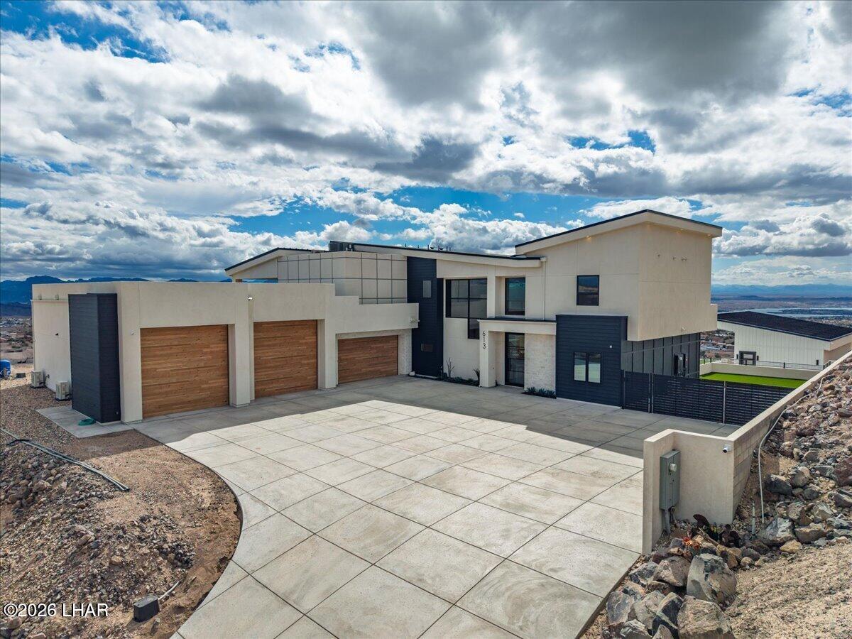 613 S Sunset Ridge Ave