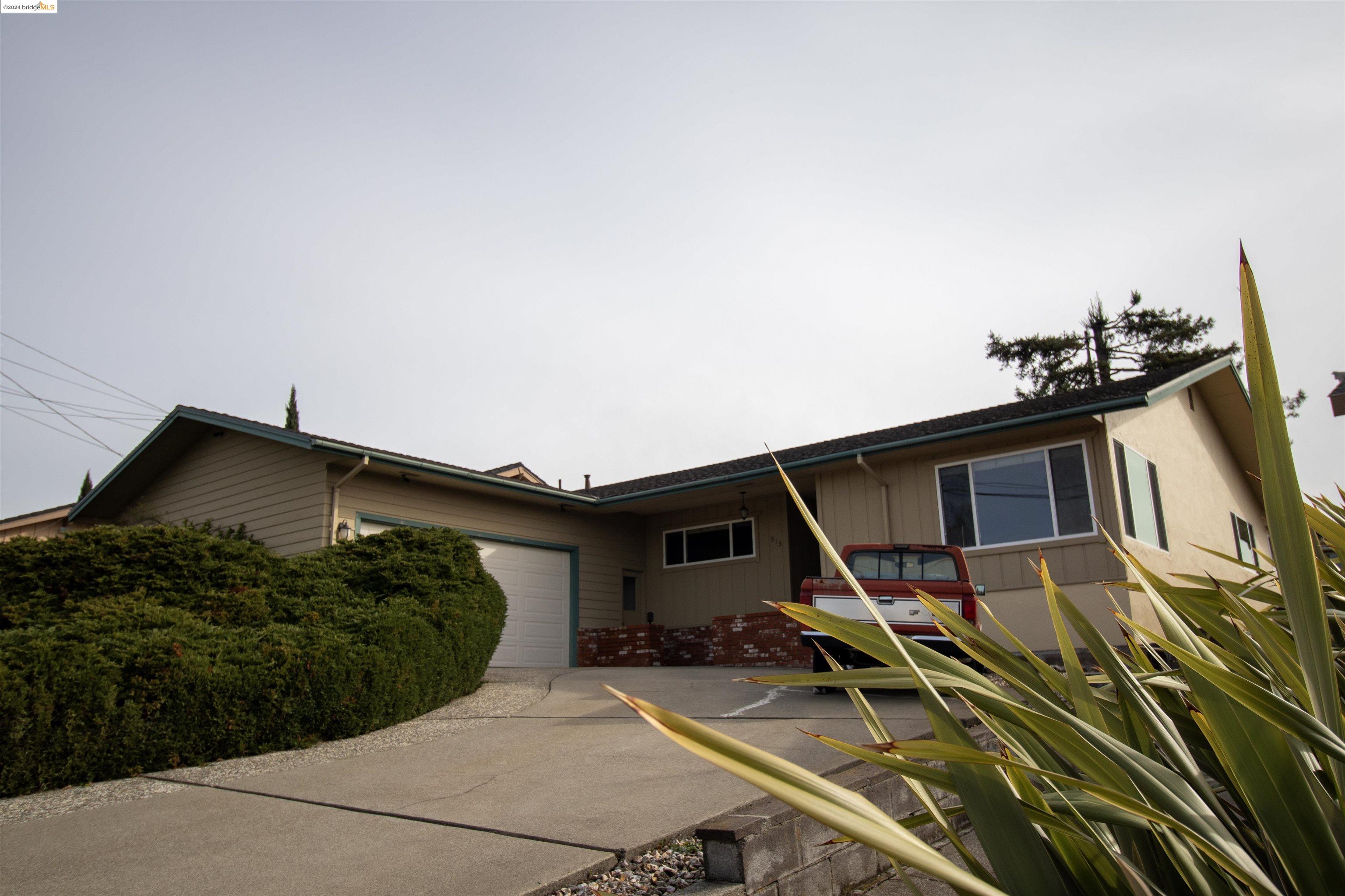 913 Elm Dr