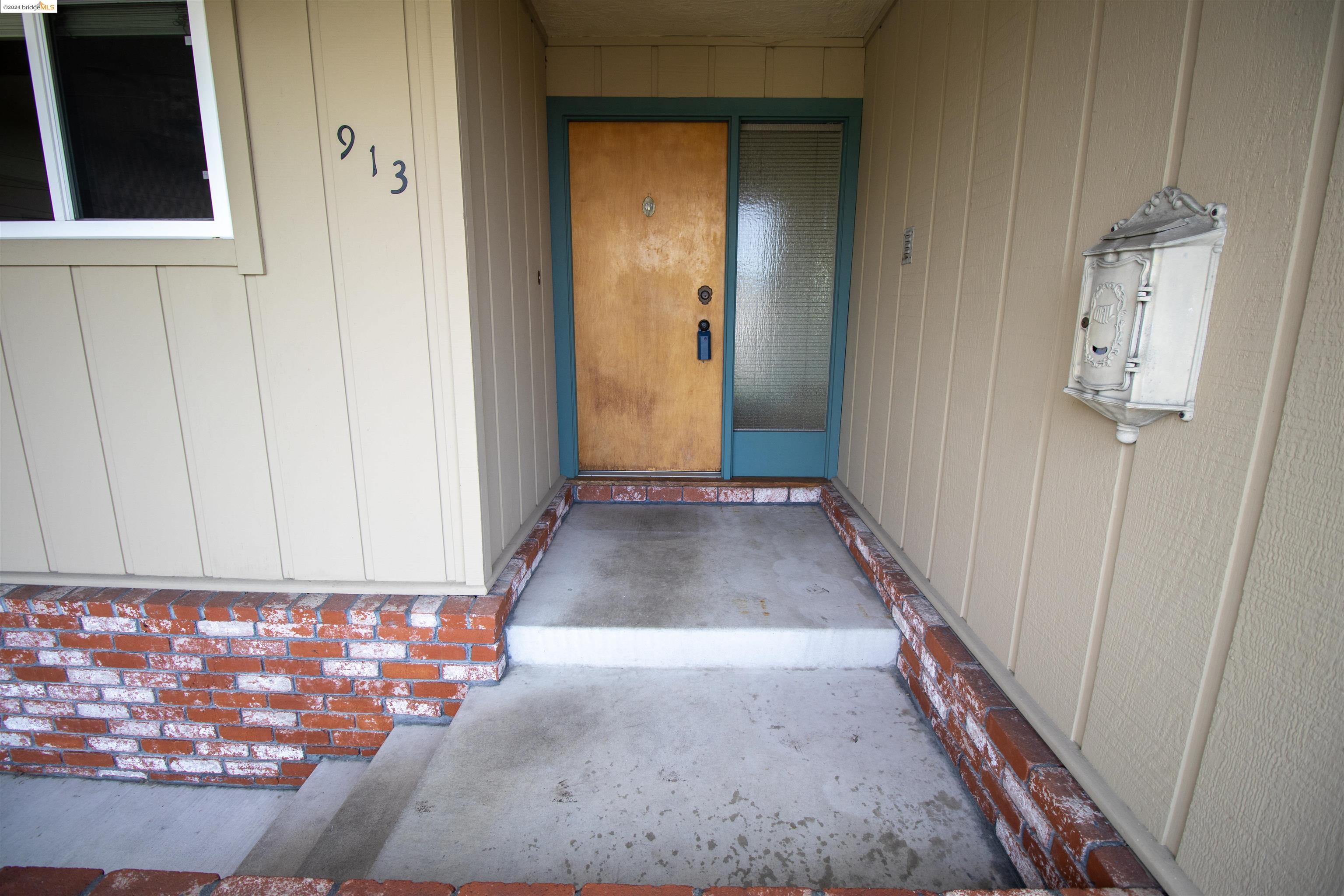 913 Elm Dr