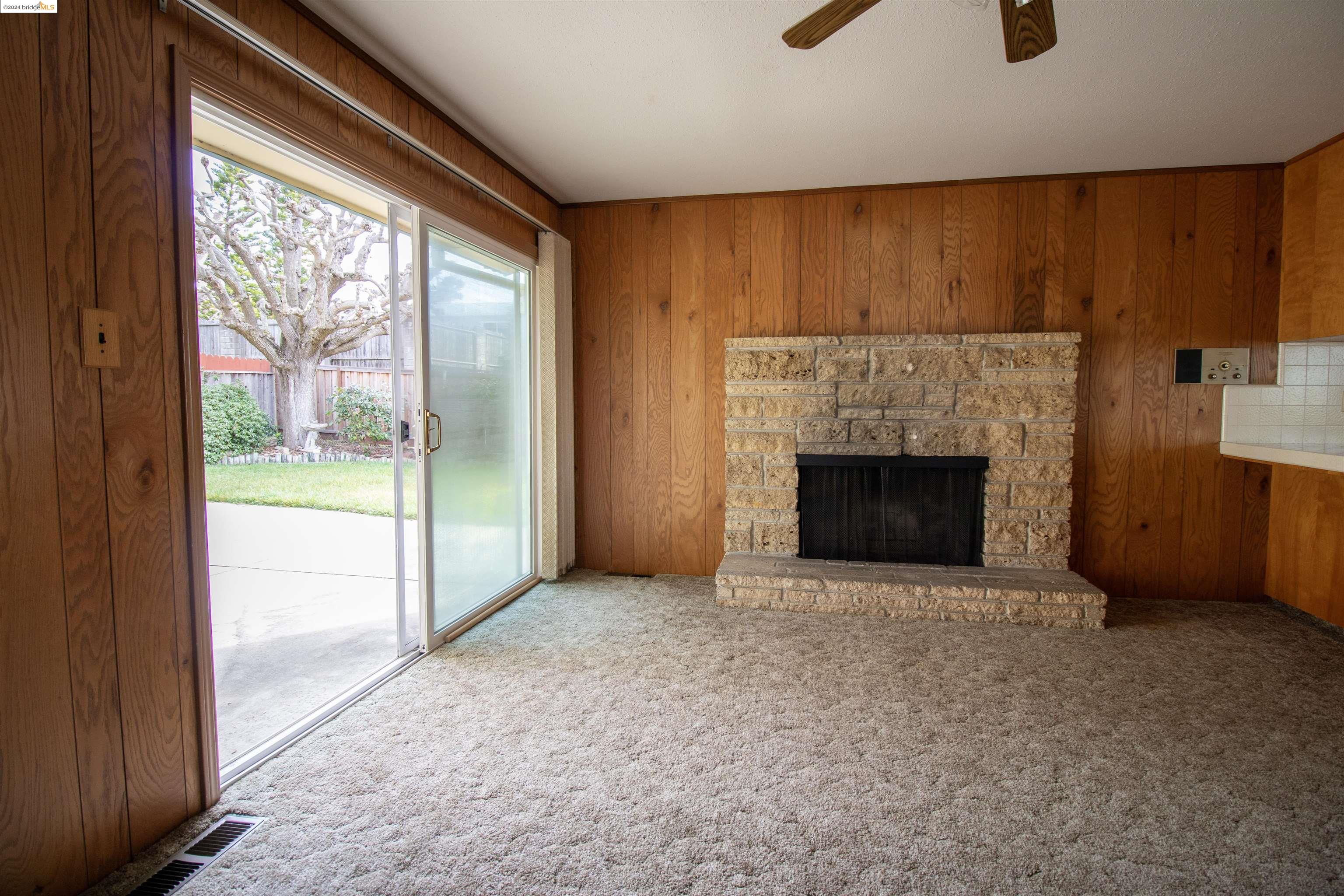 913 Elm Dr