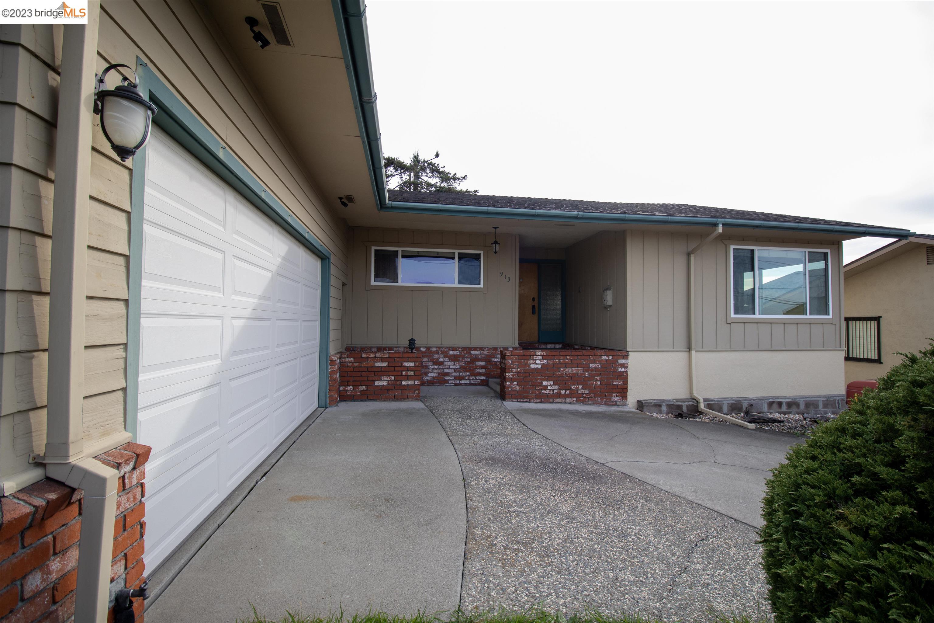 913 Elm Dr