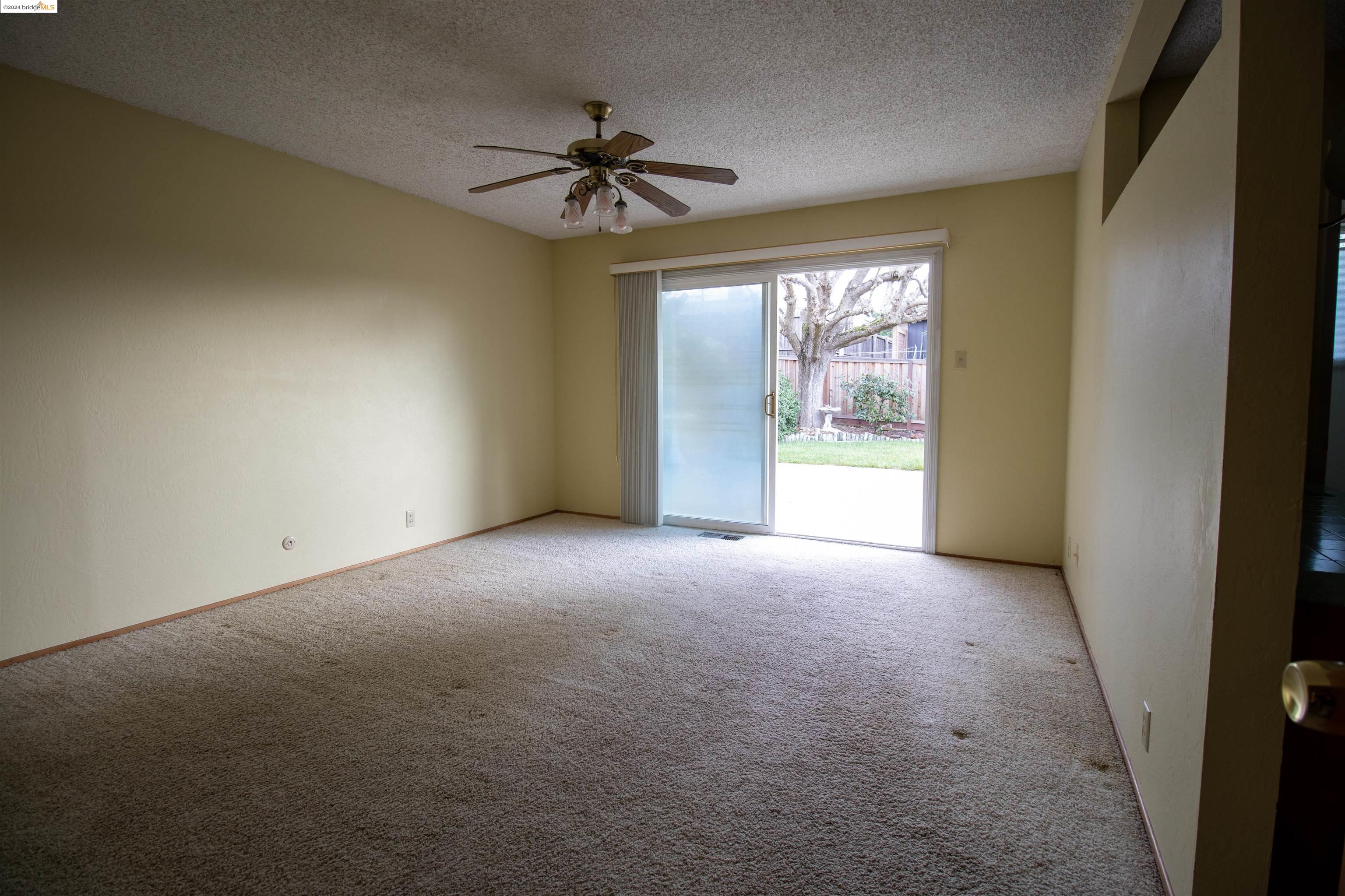 913 Elm Dr