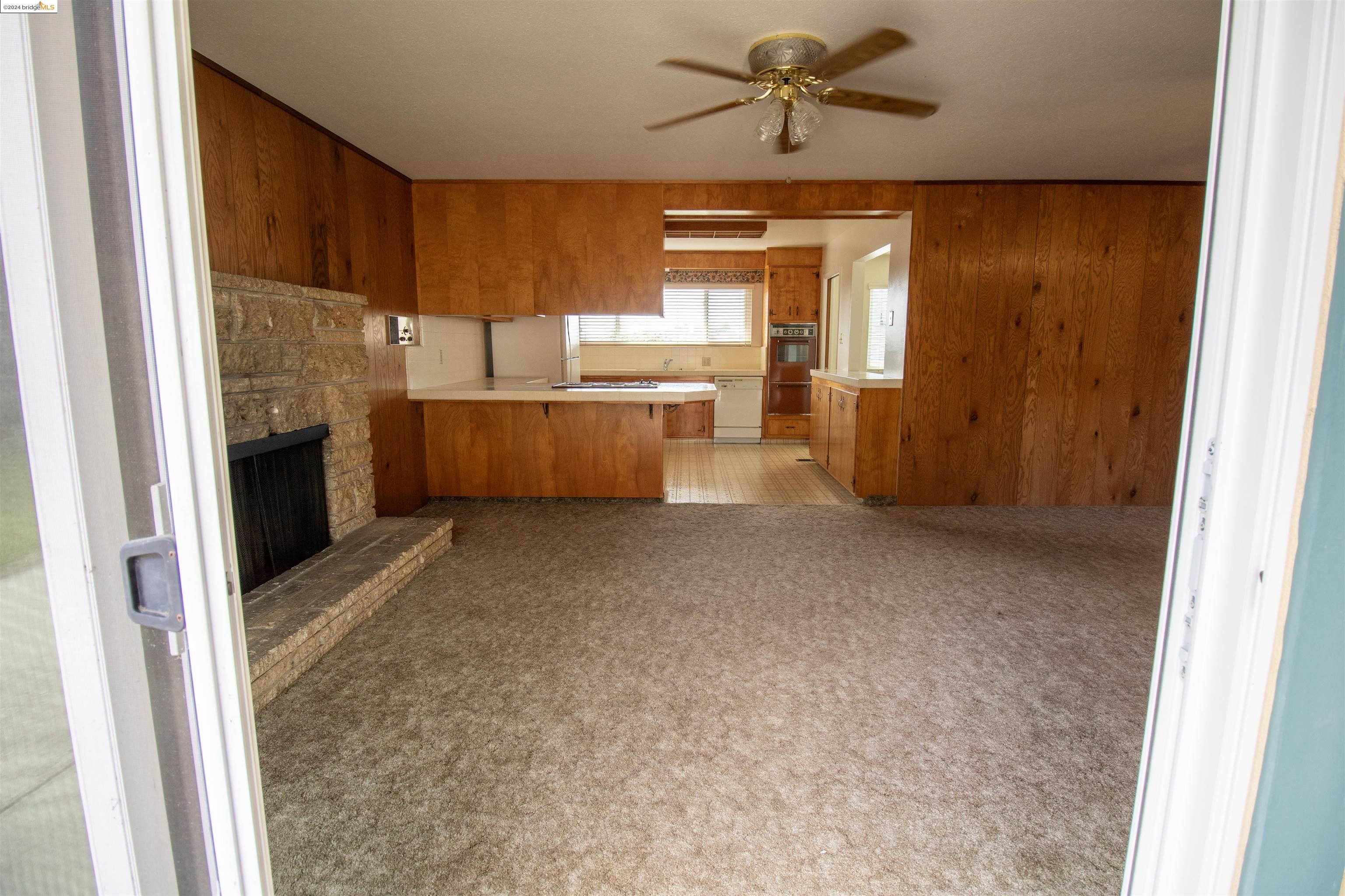 913 Elm Dr