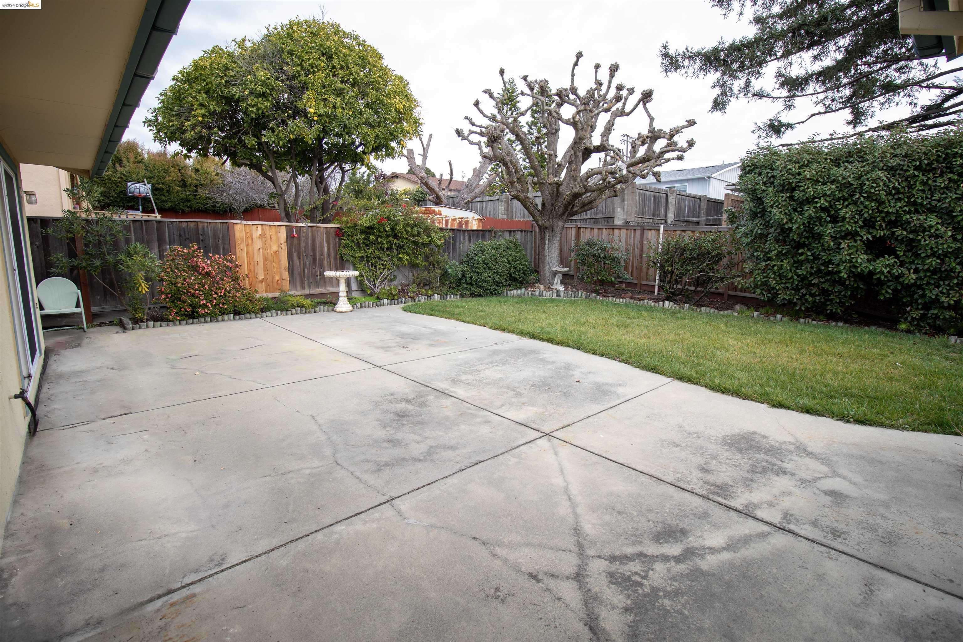 913 Elm Dr