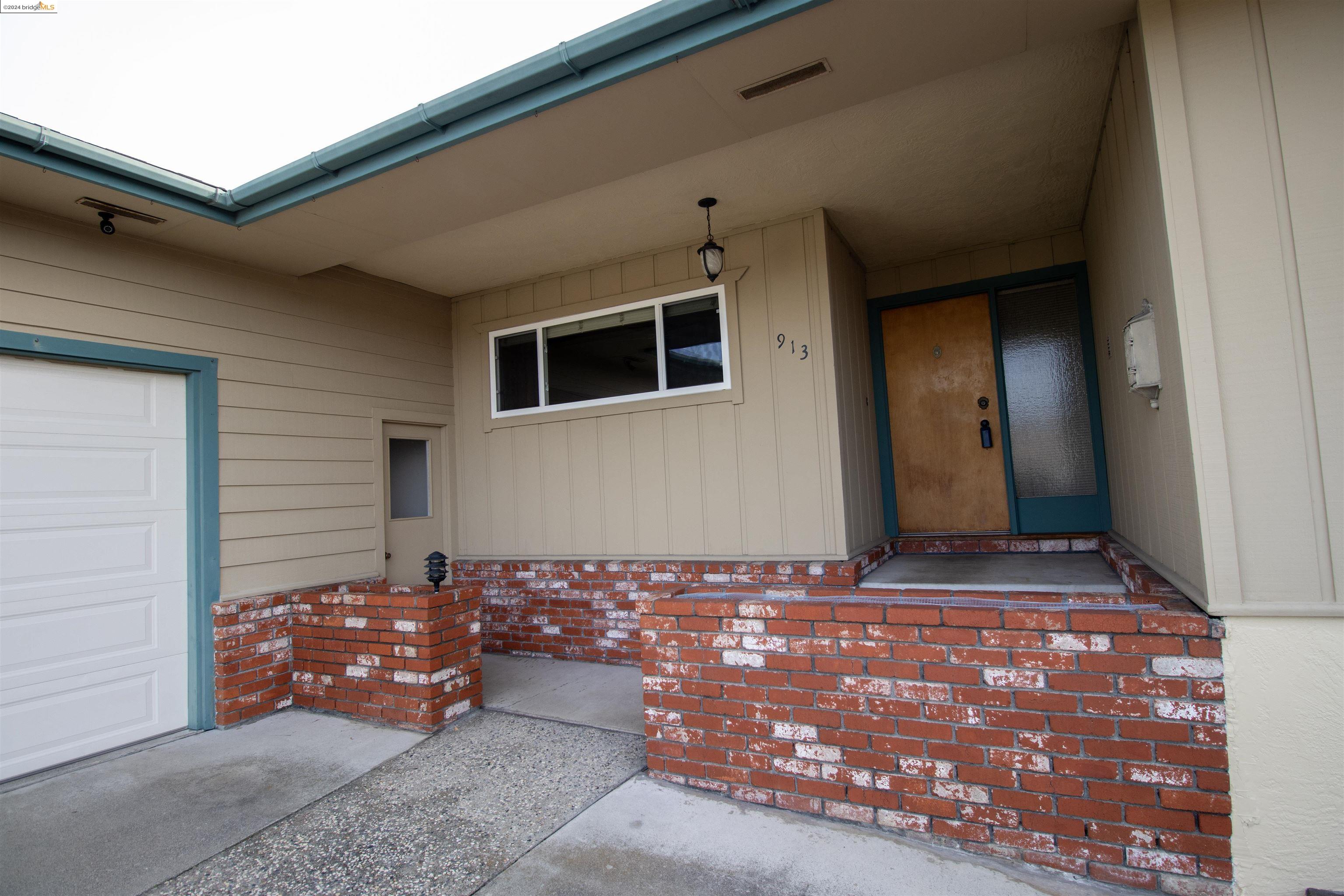 913 Elm Dr