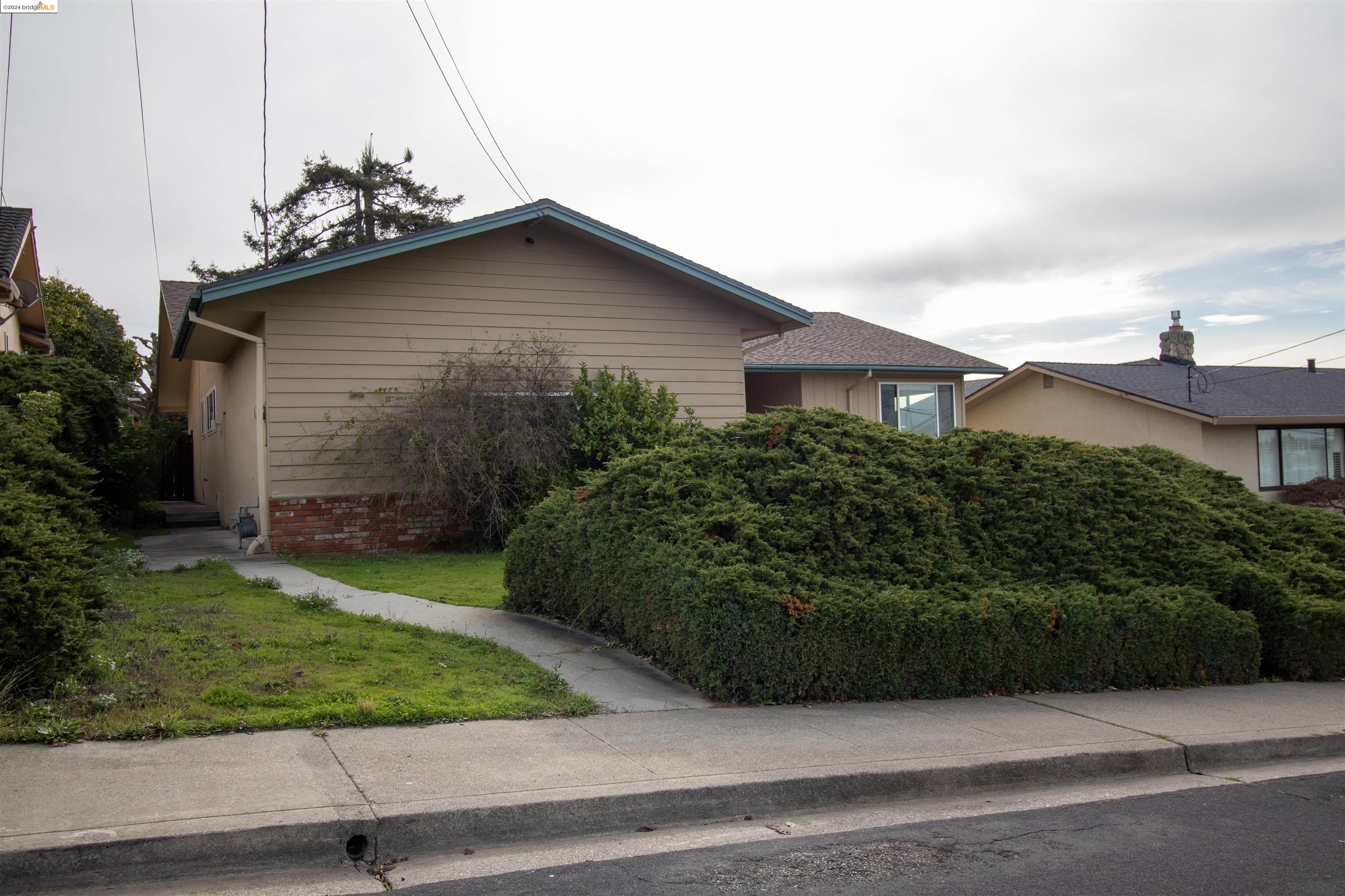 913 Elm Dr