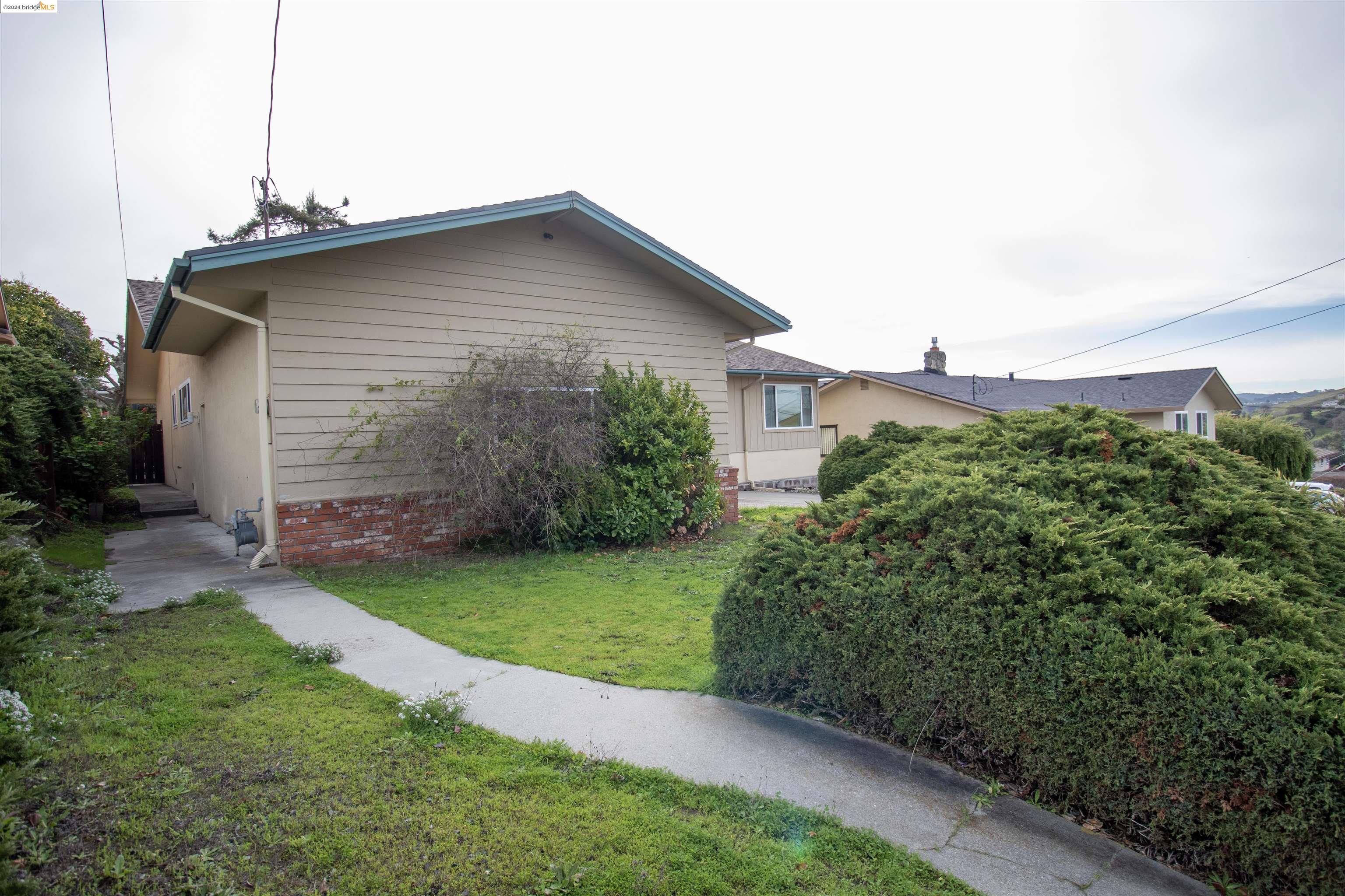913 Elm Dr