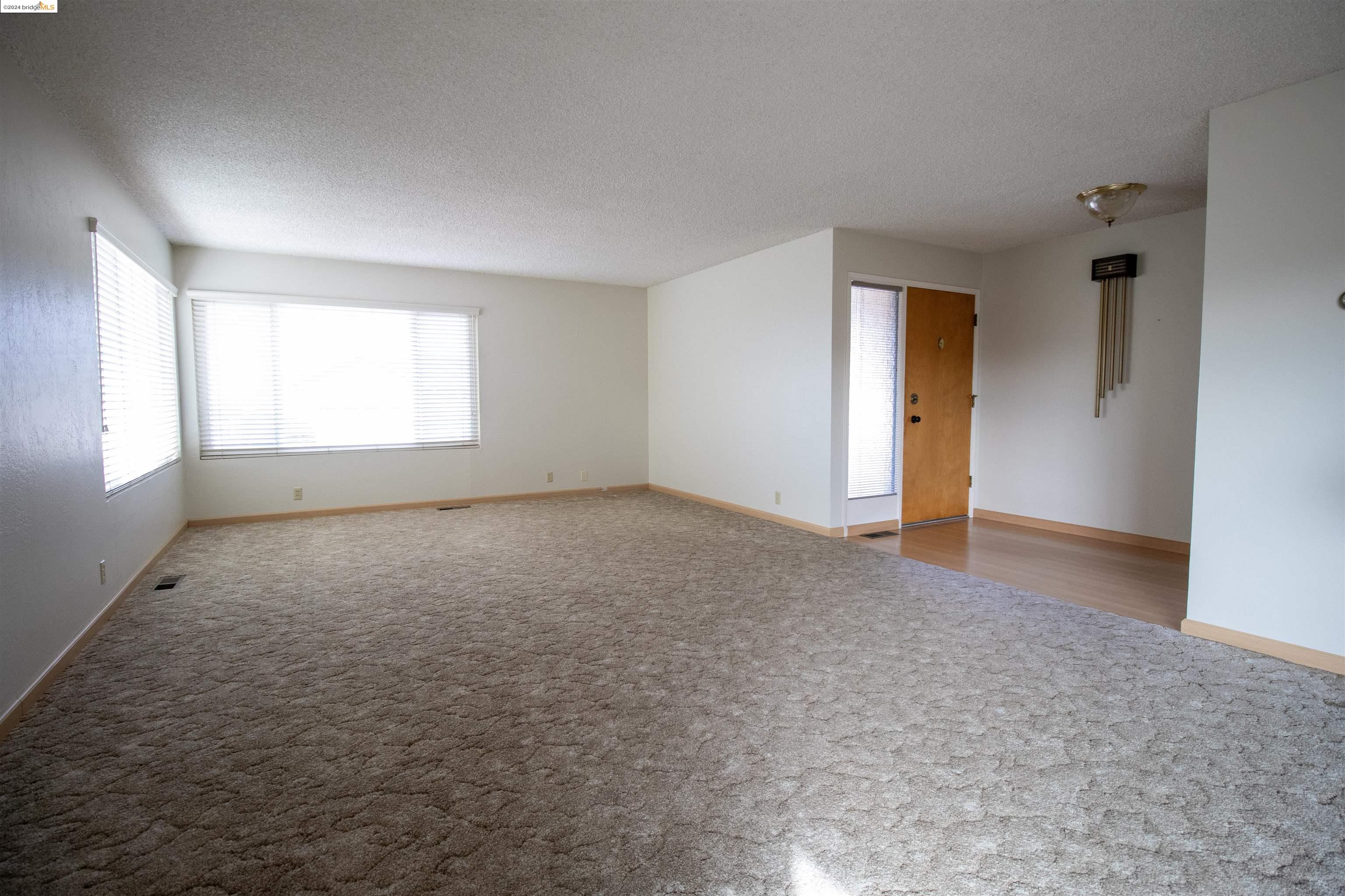 913 Elm Dr