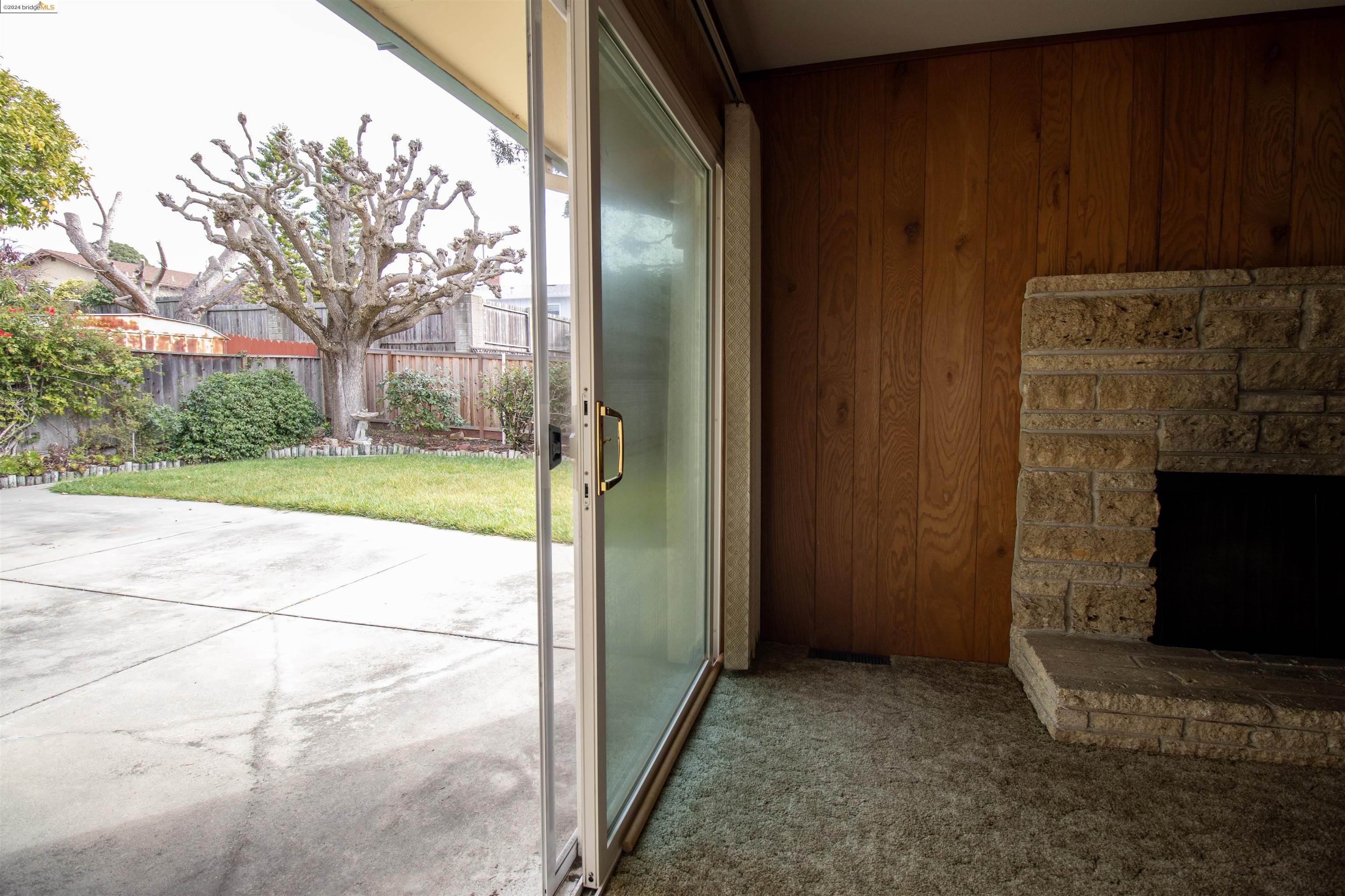 913 Elm Dr
