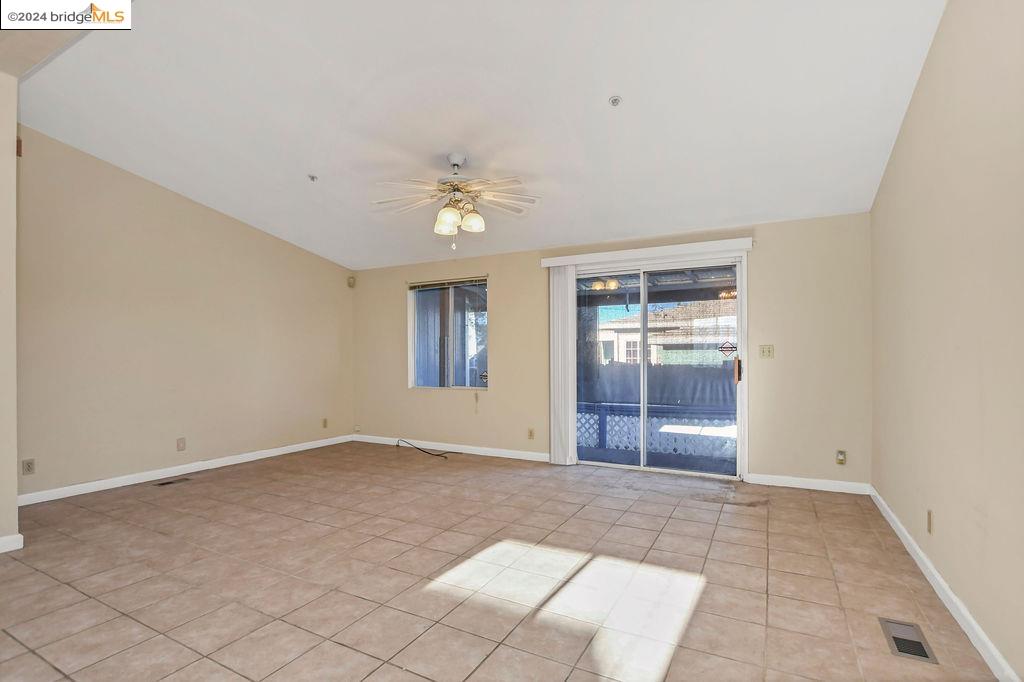 464 Reis Ave