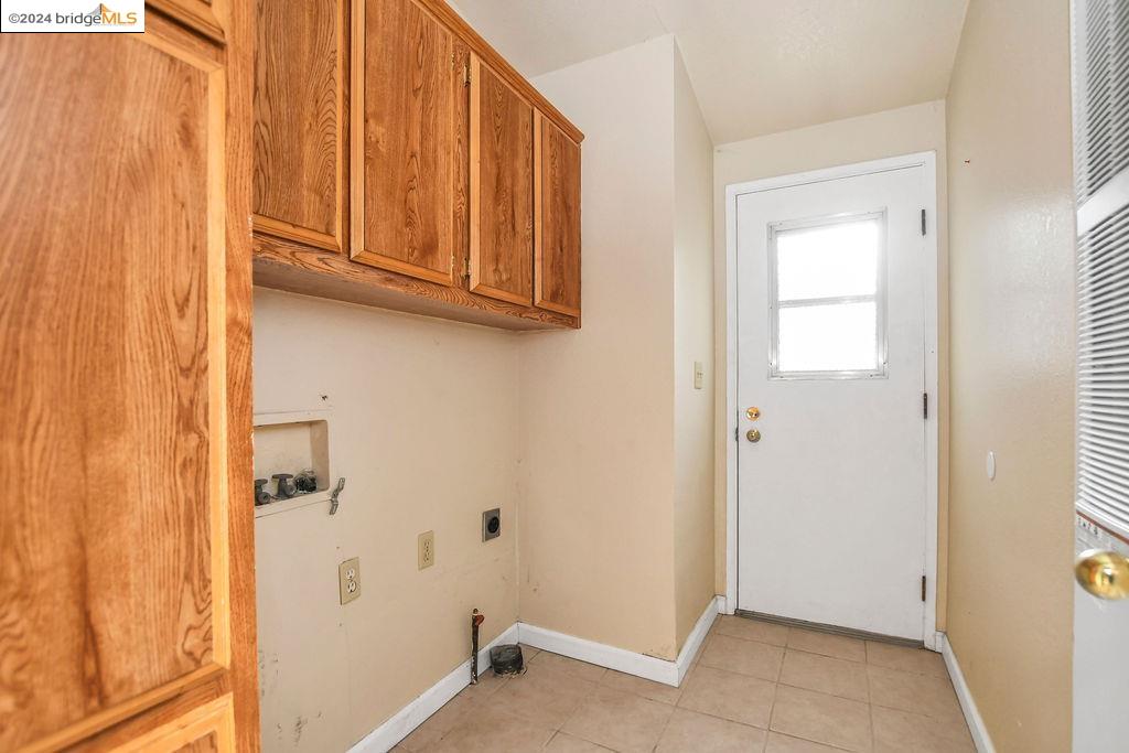 464 Reis Ave