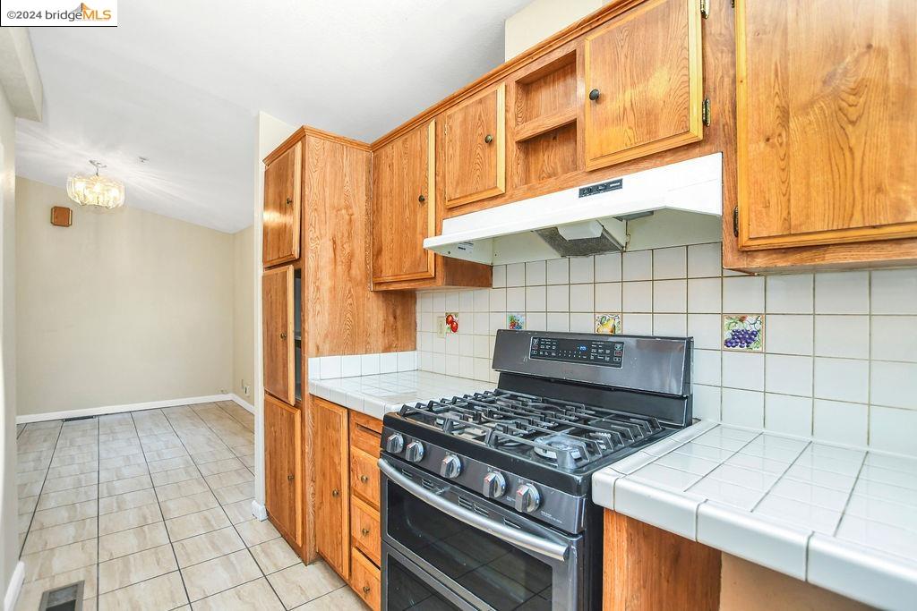 464 Reis Ave
