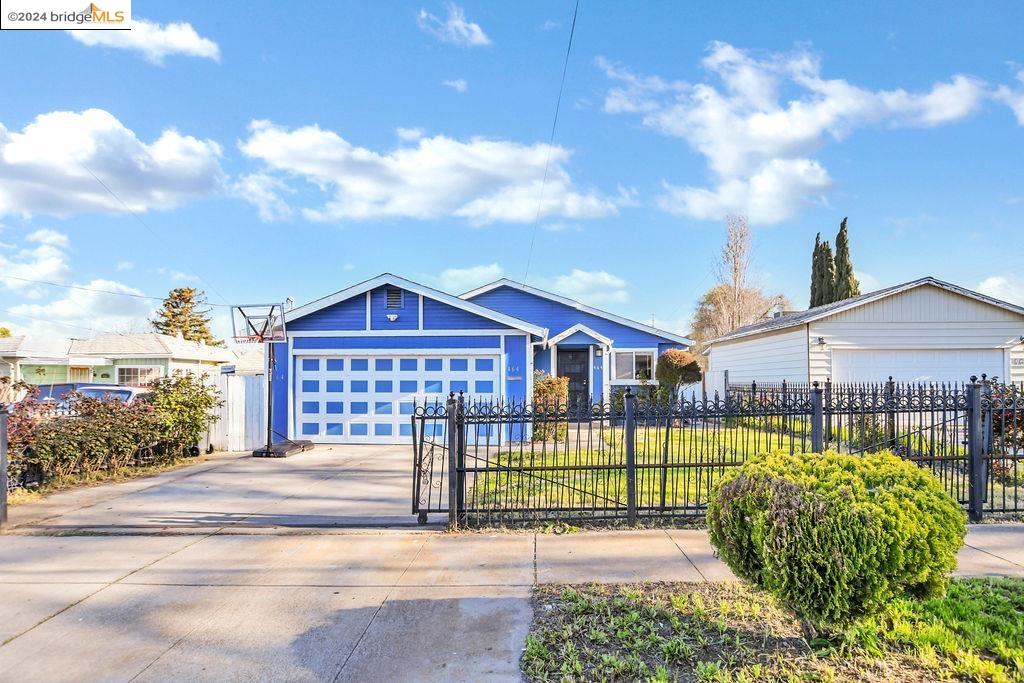 464 Reis Ave